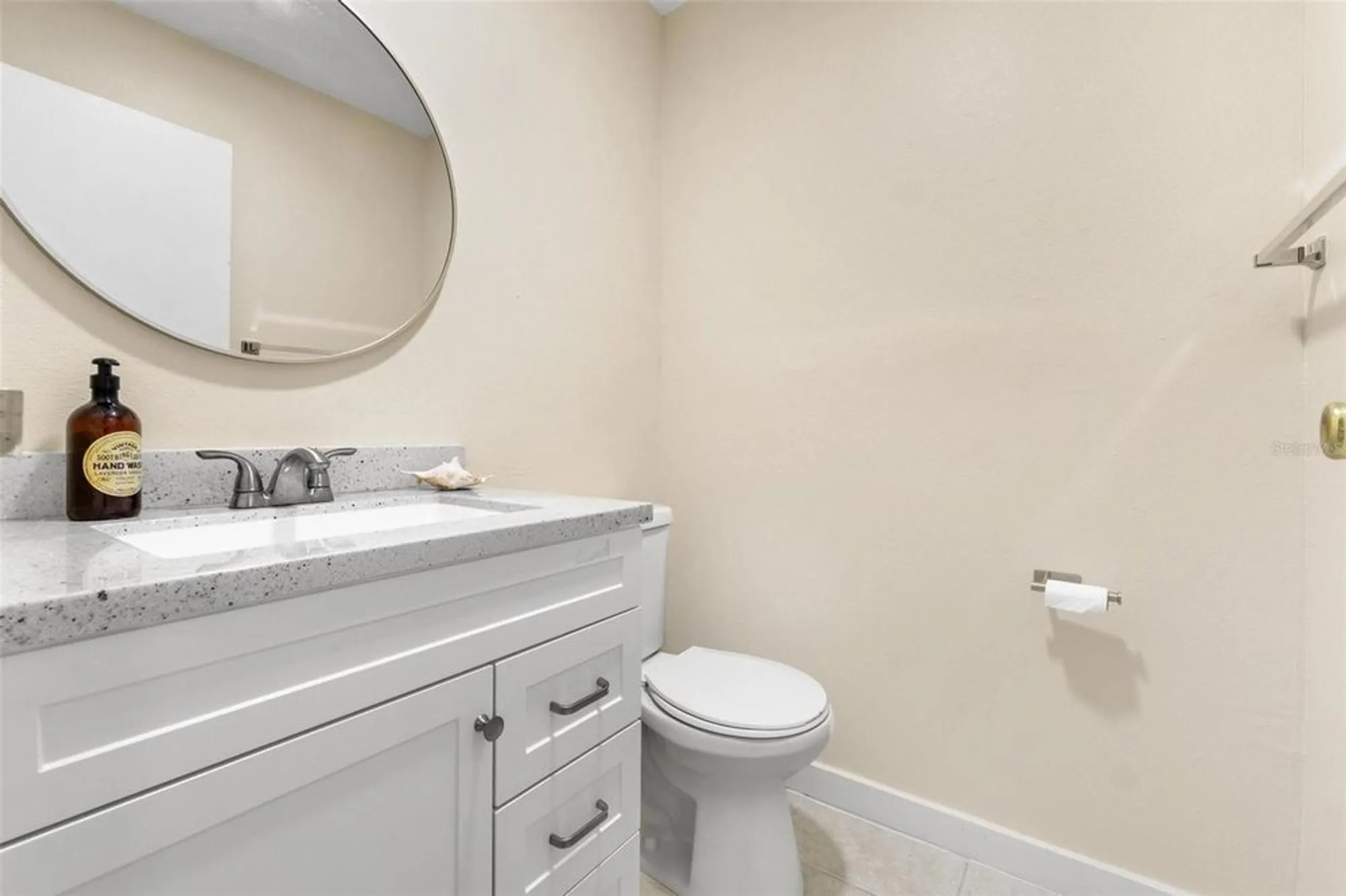 Property Slideshow image 11 of 33 | 201 bedford trl apt 123, Sun City Center, FL, 33573