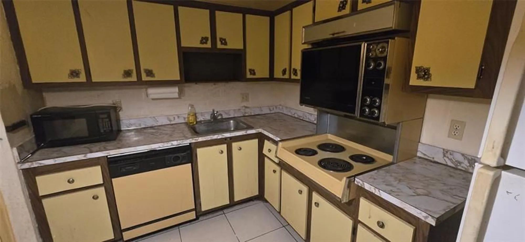 Property Slideshow image 5 of 15 | 4750 nw 22nd ct 209, Lauderhill, FL, 33313