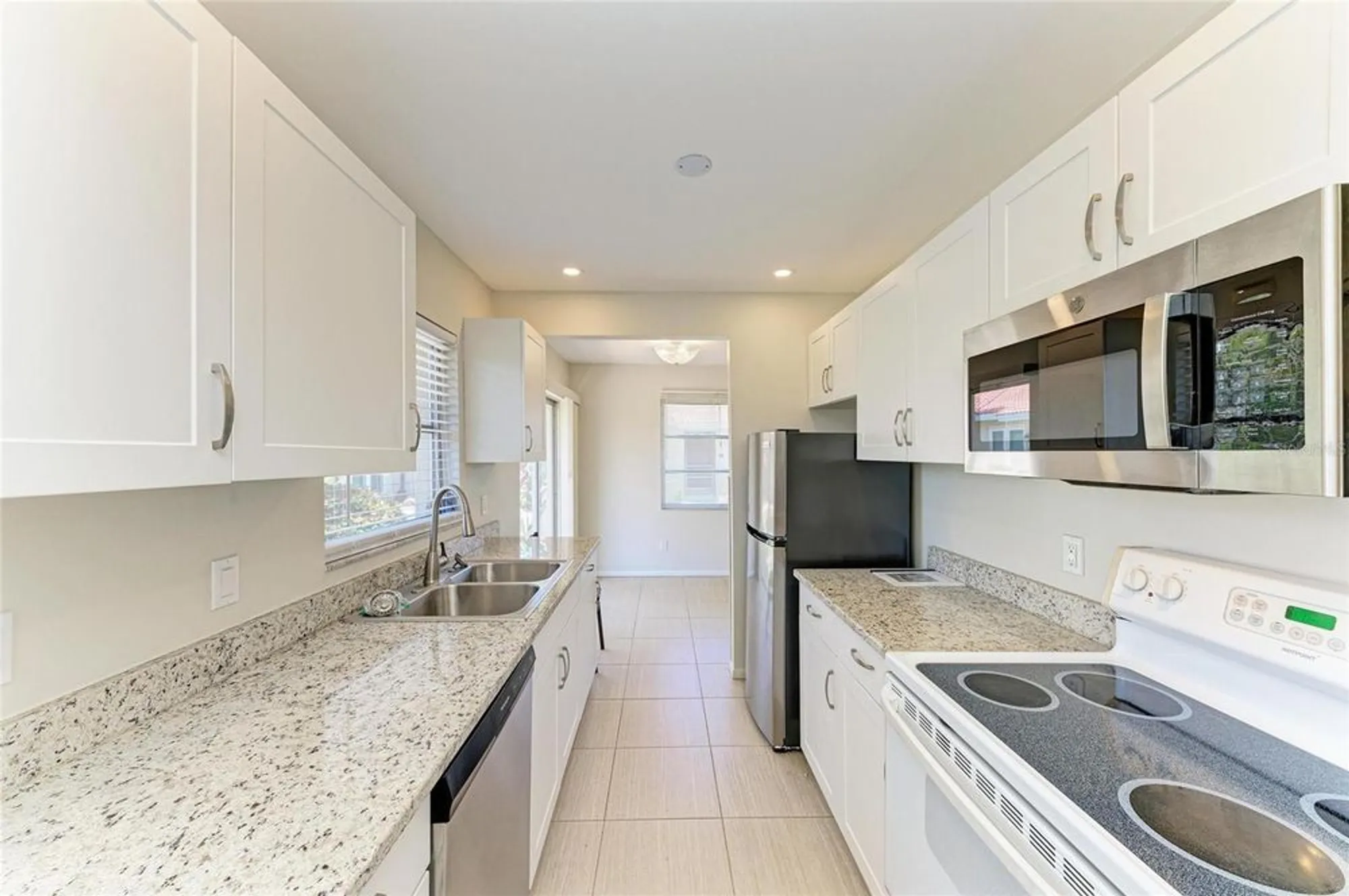 Property Slideshow image 11 of 34 | 2121 pueblo cir # v6, Sarasota, FL, 34231