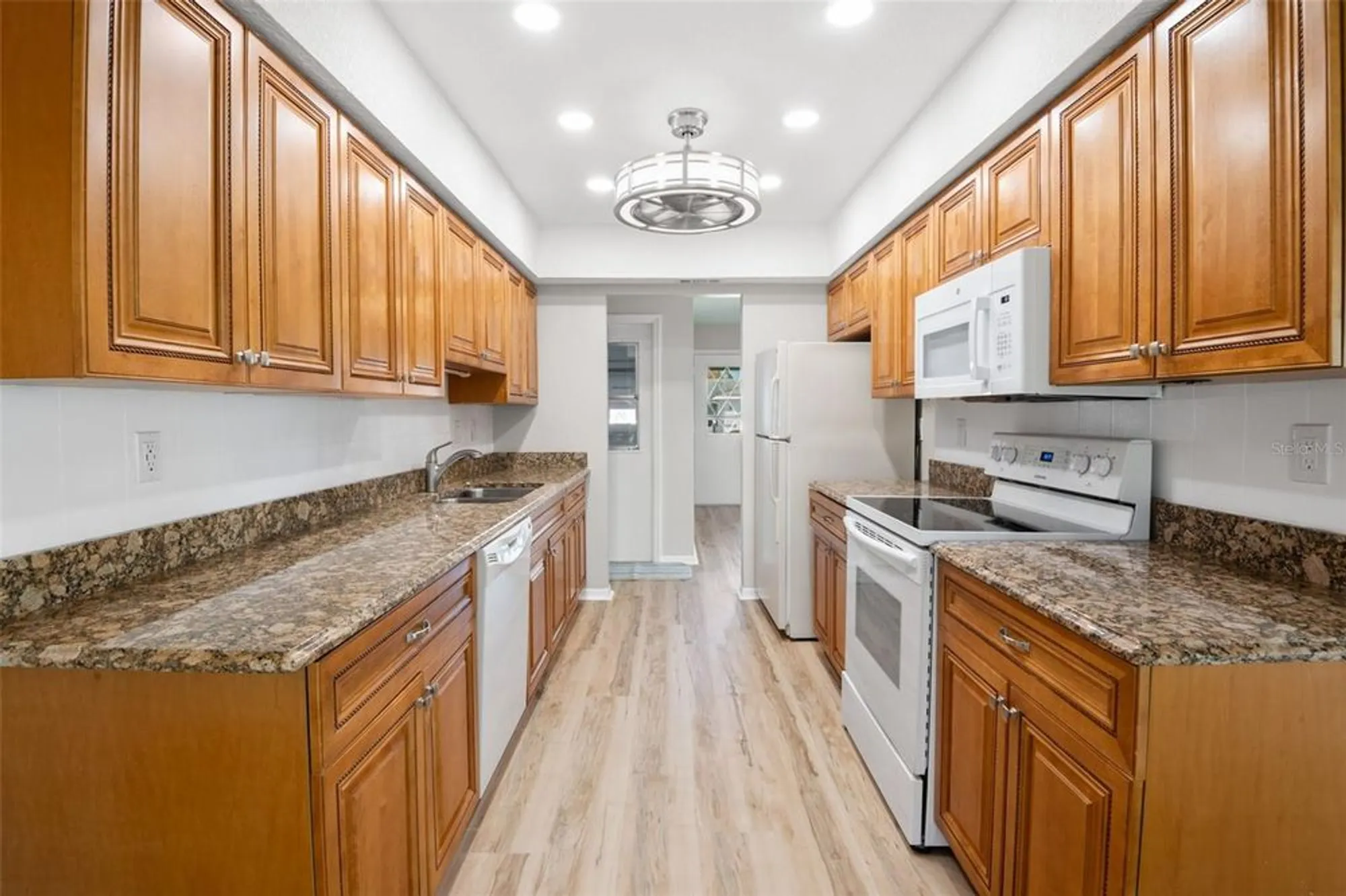 Property Slideshow image 10 of 51 | 302 linger ln, Sun City Center, FL, 33573