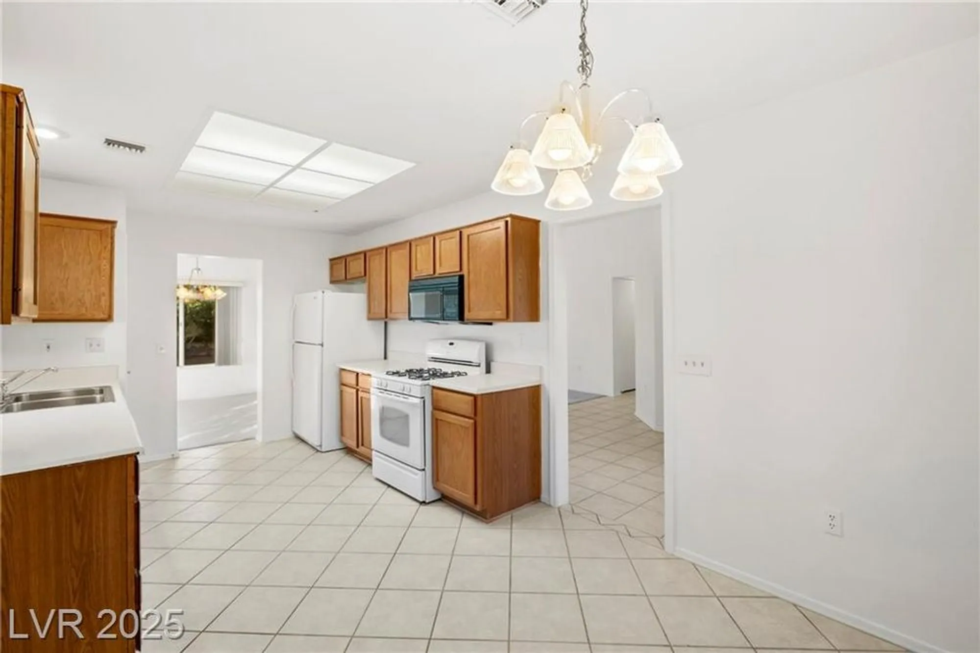 Property Slideshow image 11 of 44 | 8701 millsboro dr, Las Vegas, NV, 89134