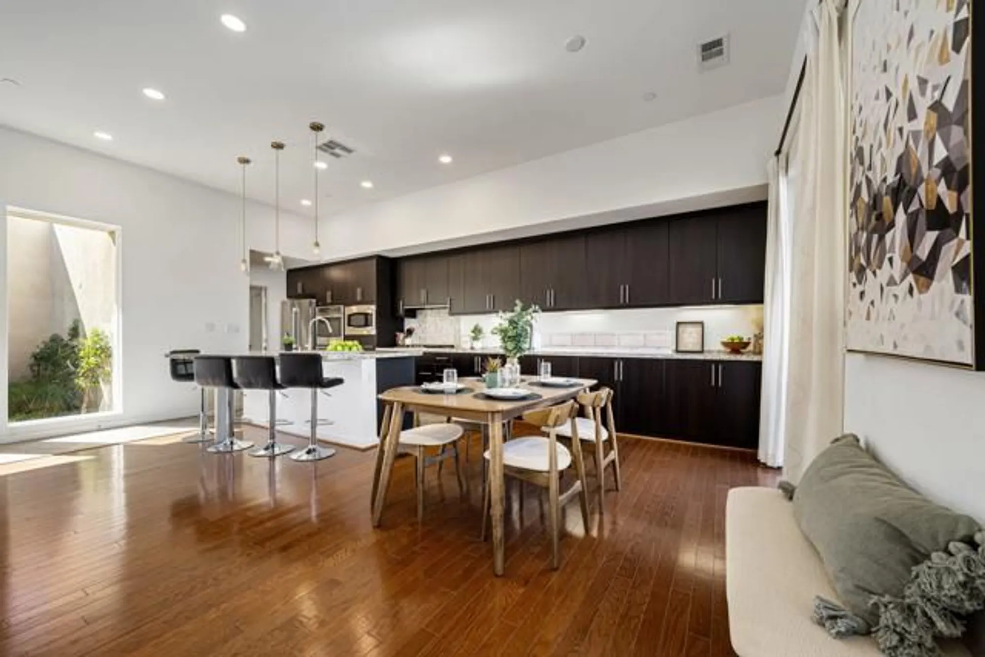 Property Slideshow image 19 of 48 | 730 equinox way, Palm Springs, CA, 92262