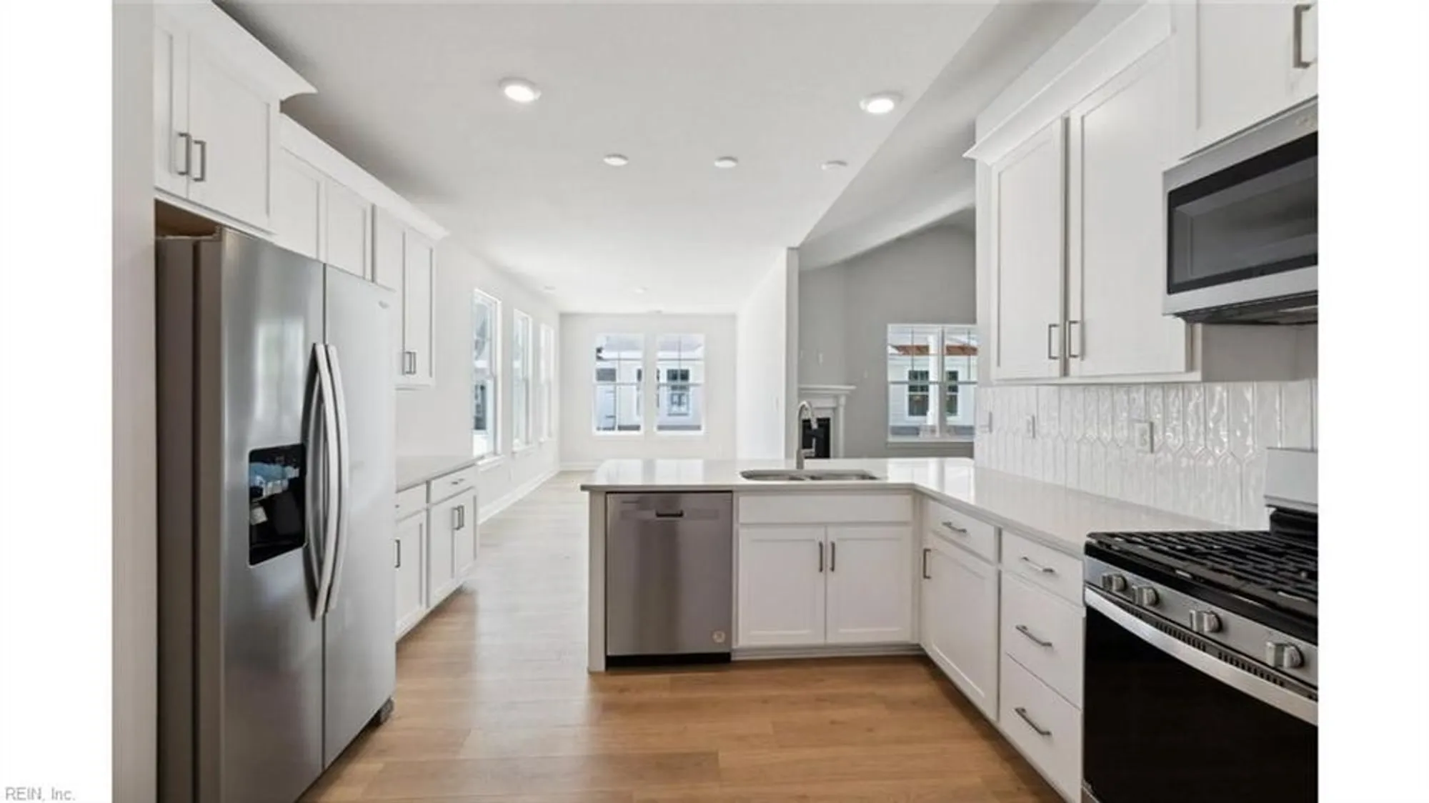 Property Slideshow image 25 of 34 | 2212 edwin dr, Chesapeake, VA, 23322