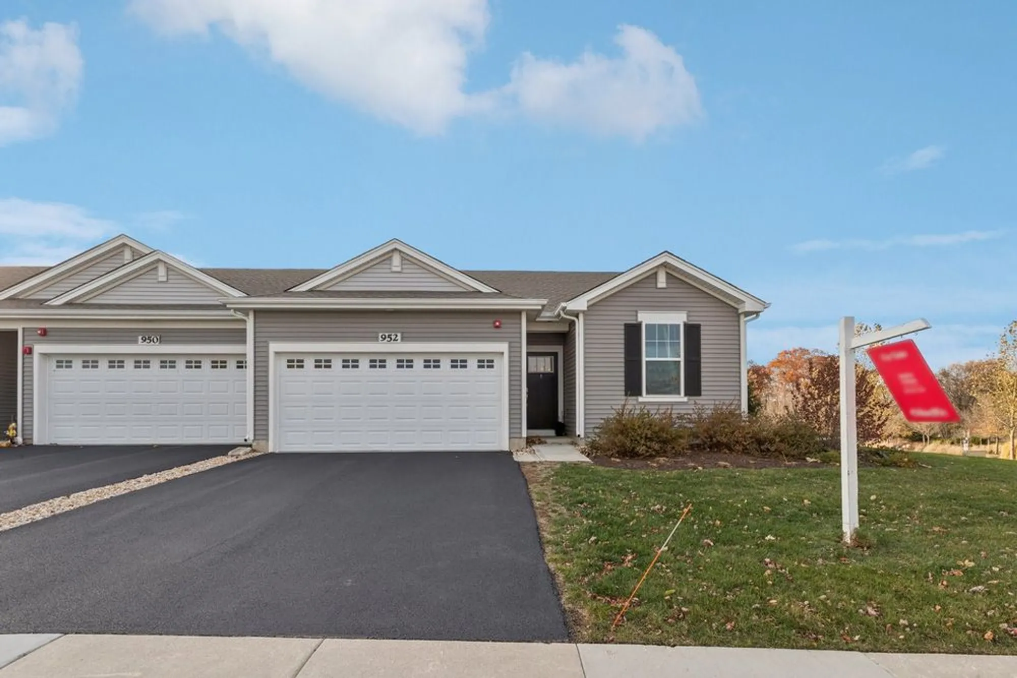 Property Slideshow image 1 of 48 | 952 darwin st, North Aurora, IL, 60542