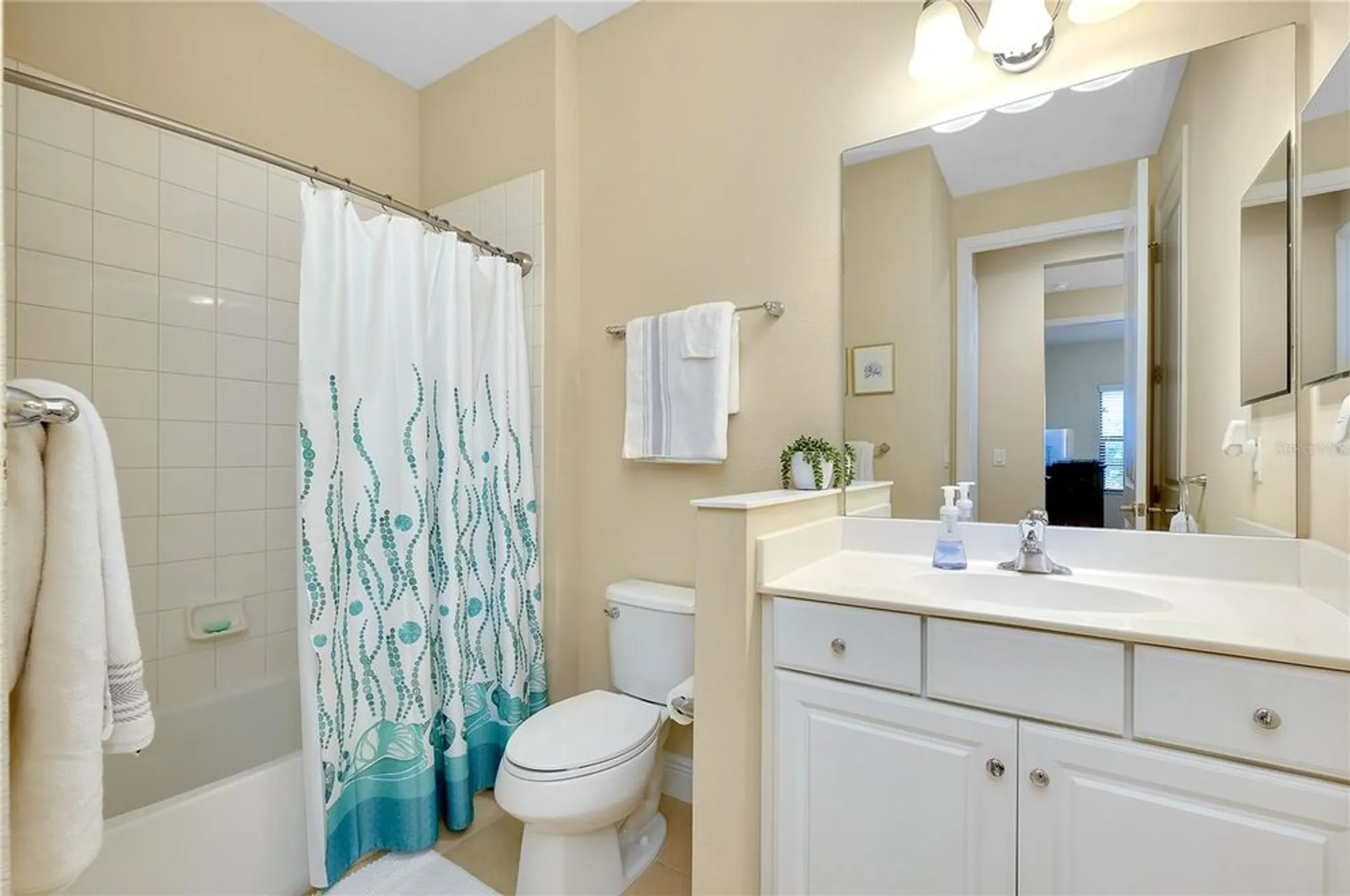 Property Slideshow image 35 of 59 | 21629 avon park ct, Venice, FL, 34293