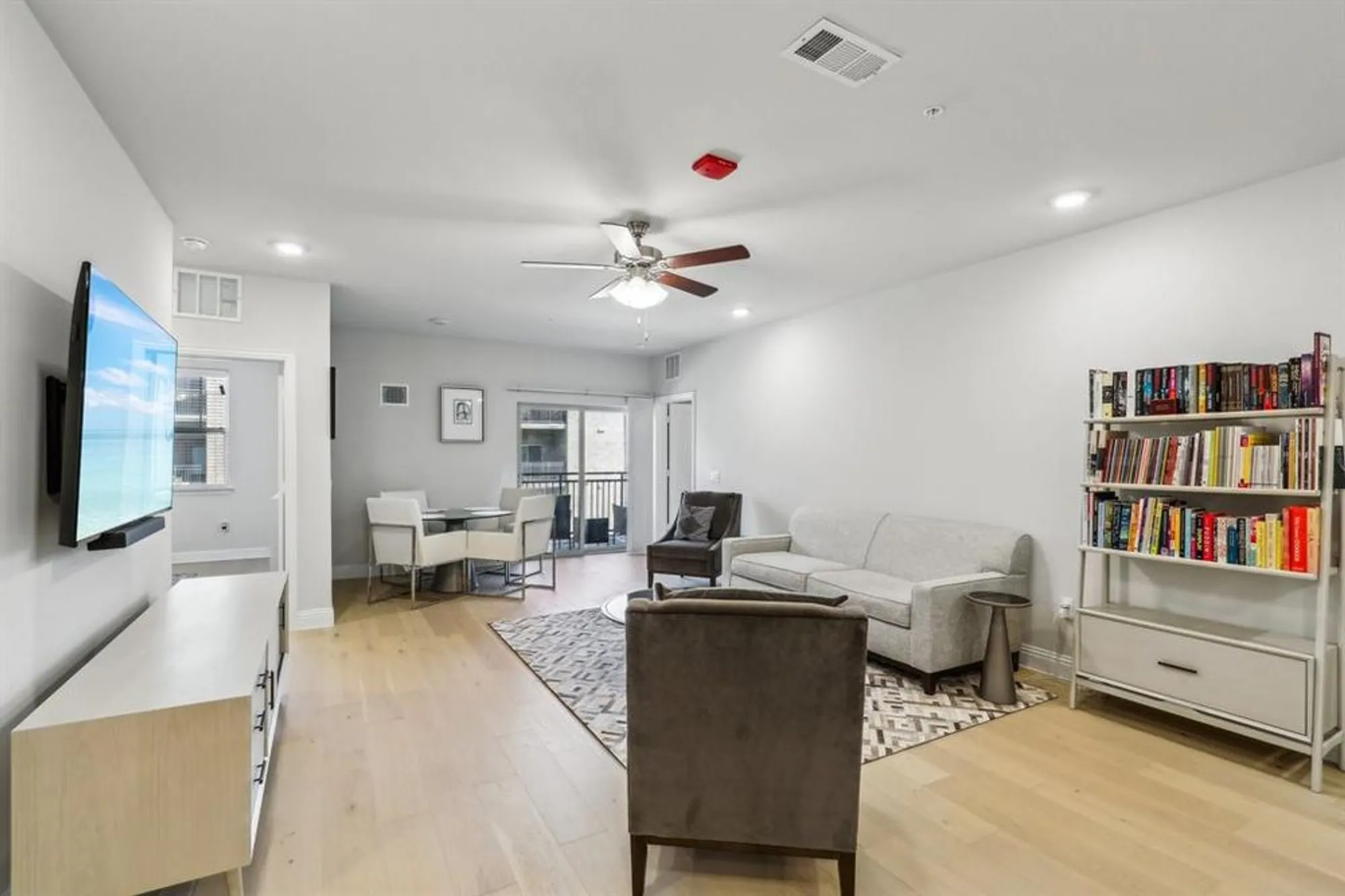 Property Slideshow image 4 of 39 | 1735 wittington pl apt 2305, Dallas, TX, 75234