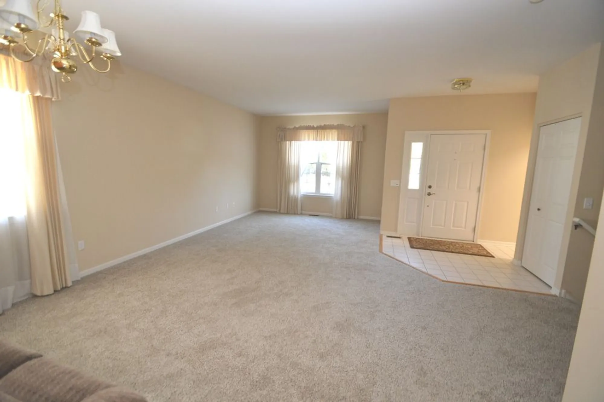 Property Slideshow image 2 of 27 | 733 s mecosta ln, Romeoville, IL, 60446