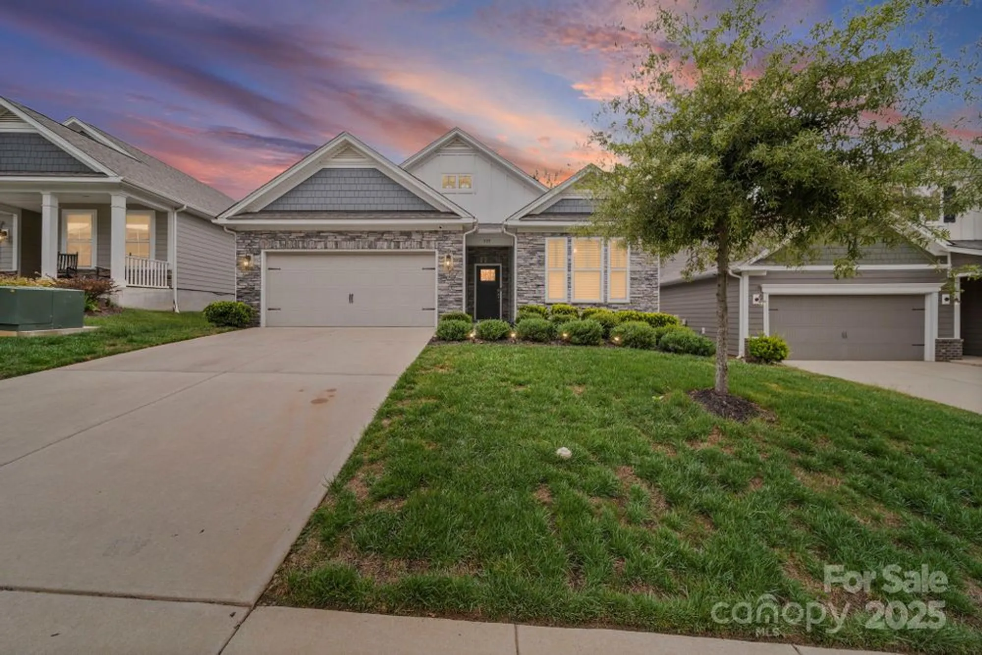 Property Slideshow image 1 of 42 | 595 belle grove dr # 154, Lake Wylie, SC, 29710