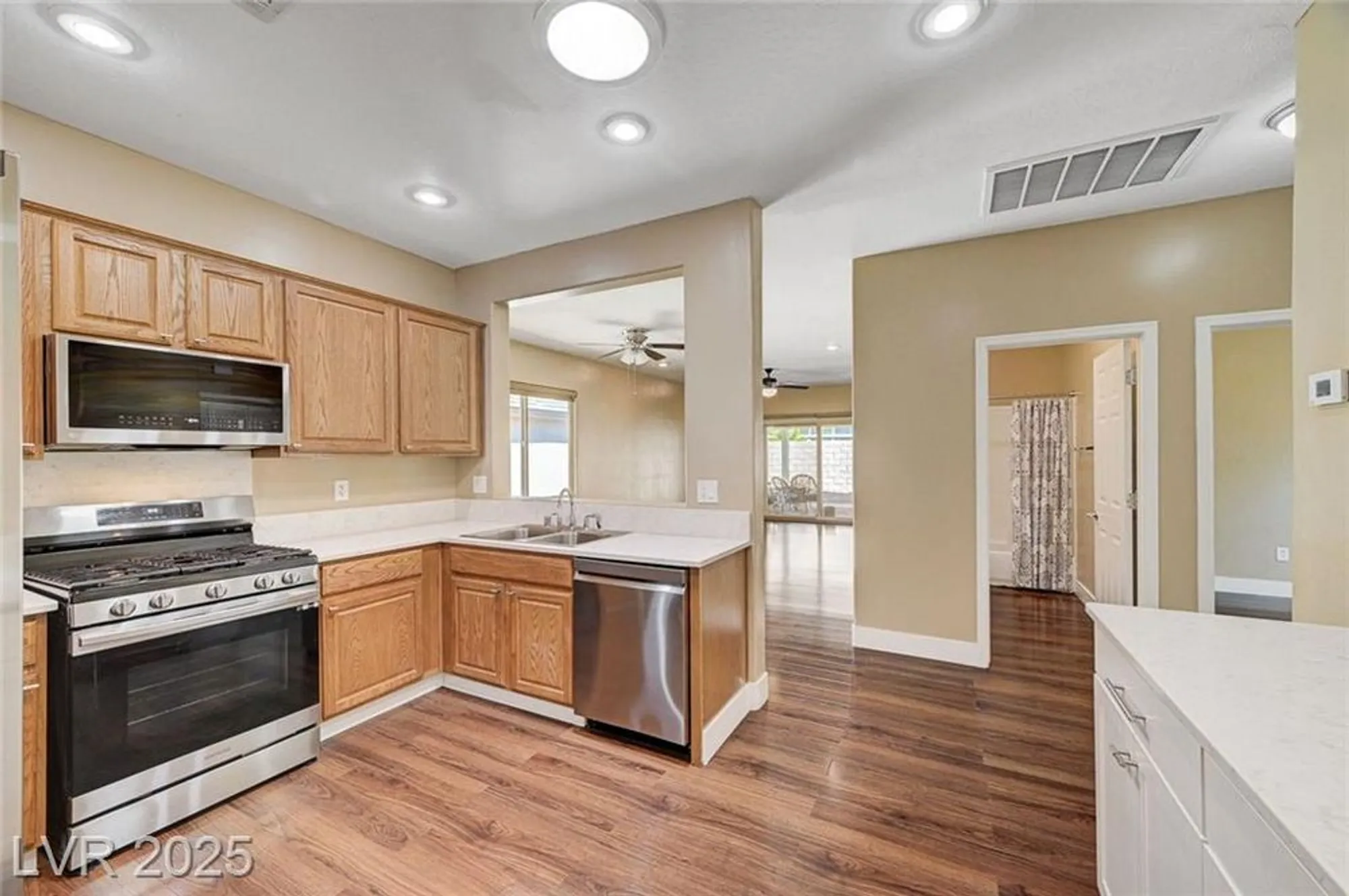 Property Slideshow image 20 of 61 | 2496 serene moon dr, Henderson, NV, 89044