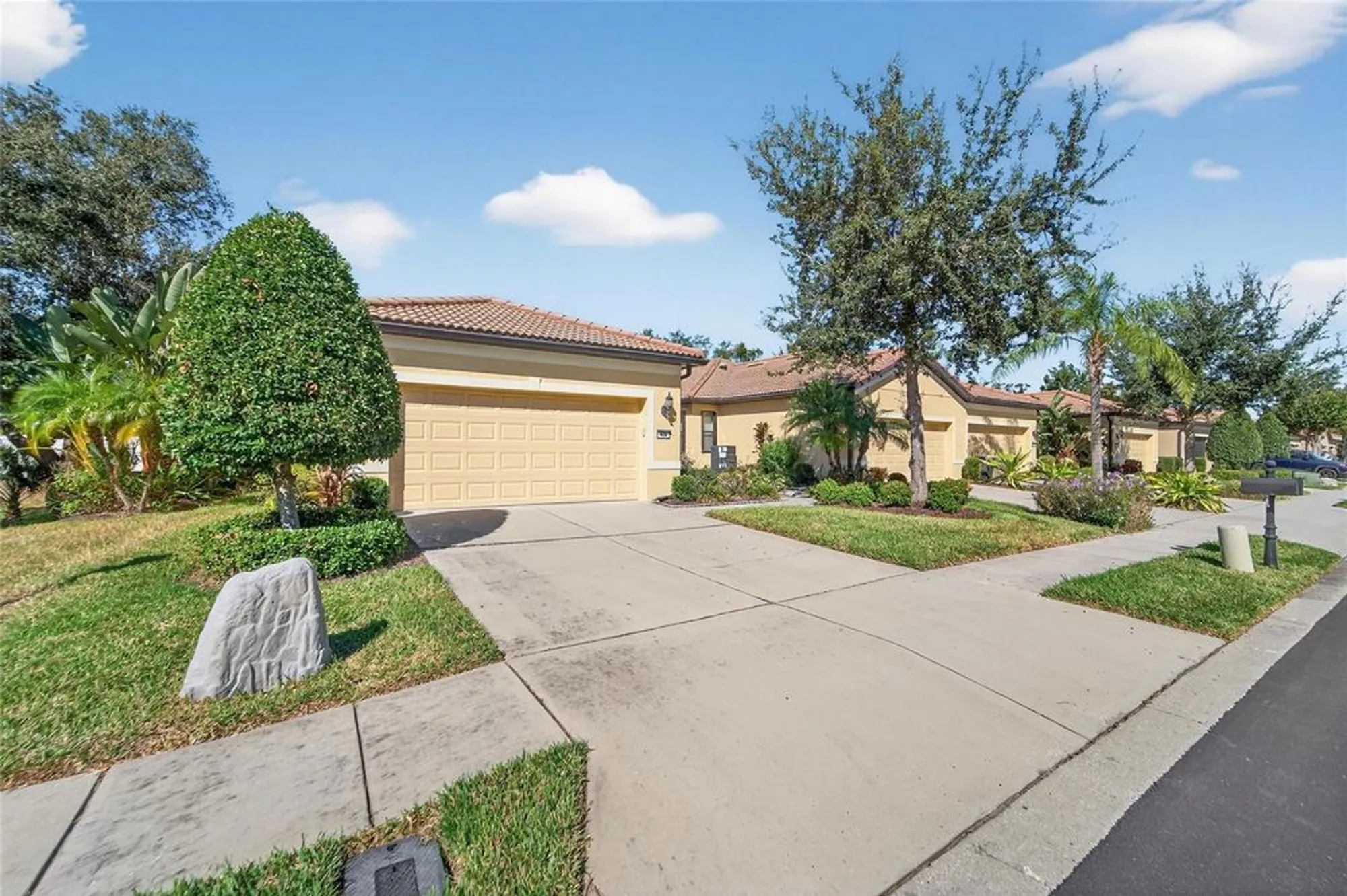 Property Slideshow image 65 of 72 | 420 cedar falls dr, Apollo Beach, FL, 33572