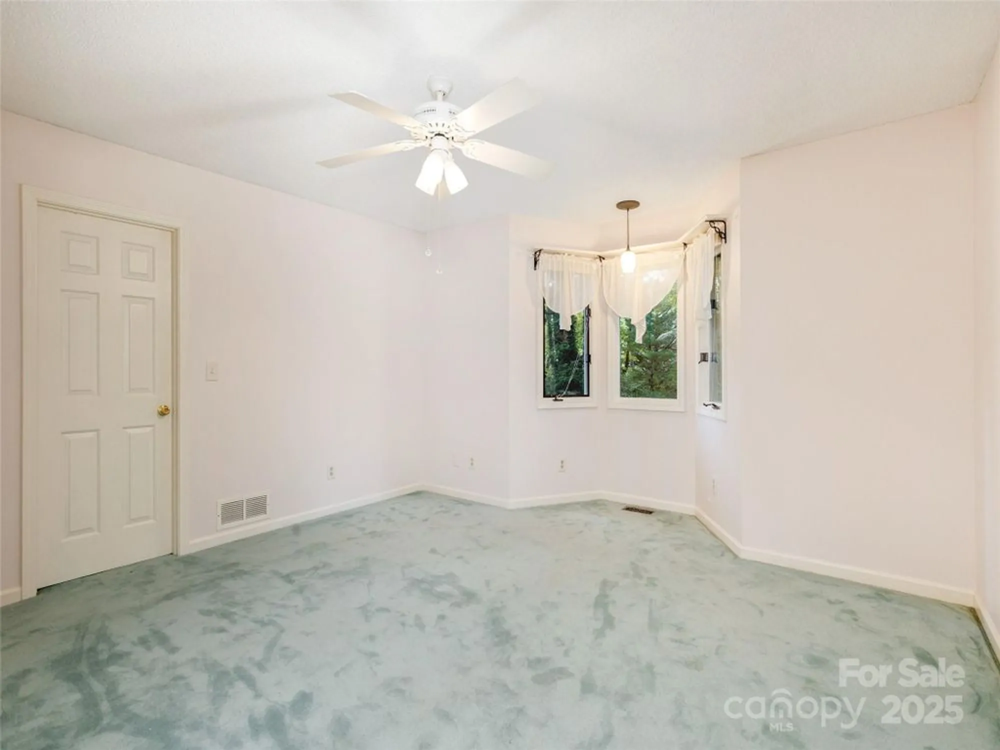 Property Slideshow image 29 of 35 | 204 greenleaf dr, Flat Rock, NC, 28731