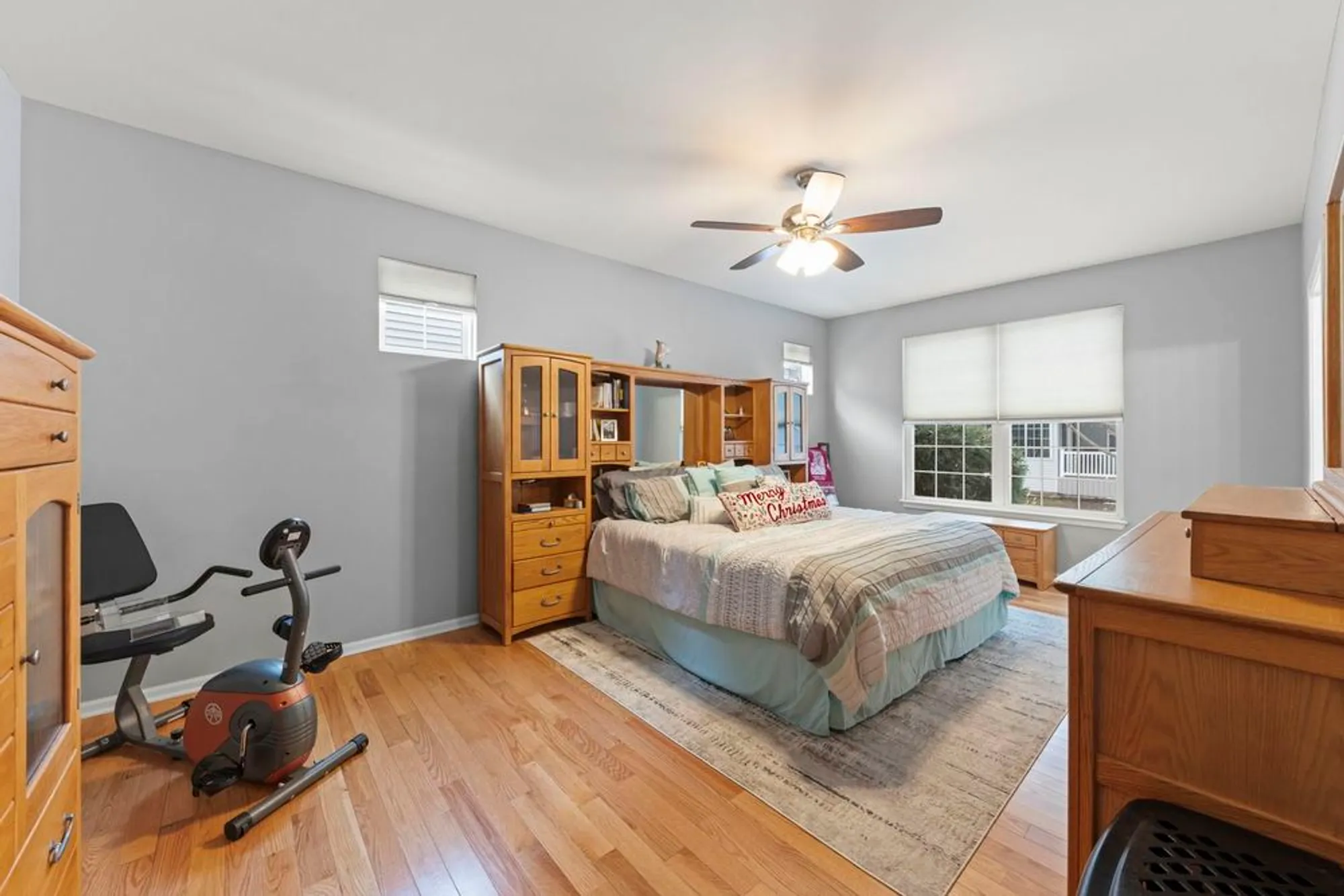 Property Slideshow image 13 of 58 | 16174 seneca lake cir, Crest Hill, IL, 60403