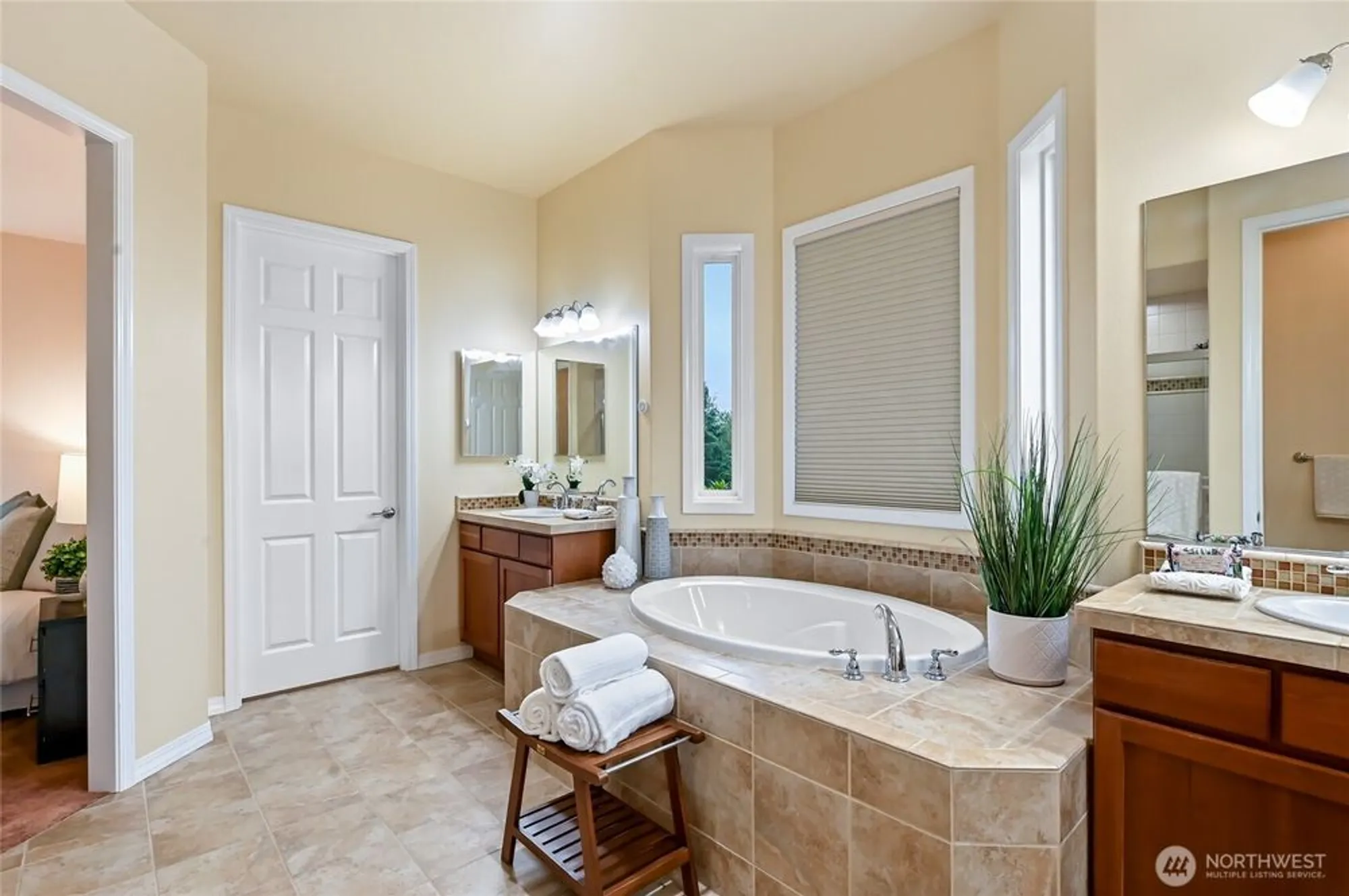 Property Slideshow image 20 of 36 | 12441 adair creek way, Redmond, WA, 98053