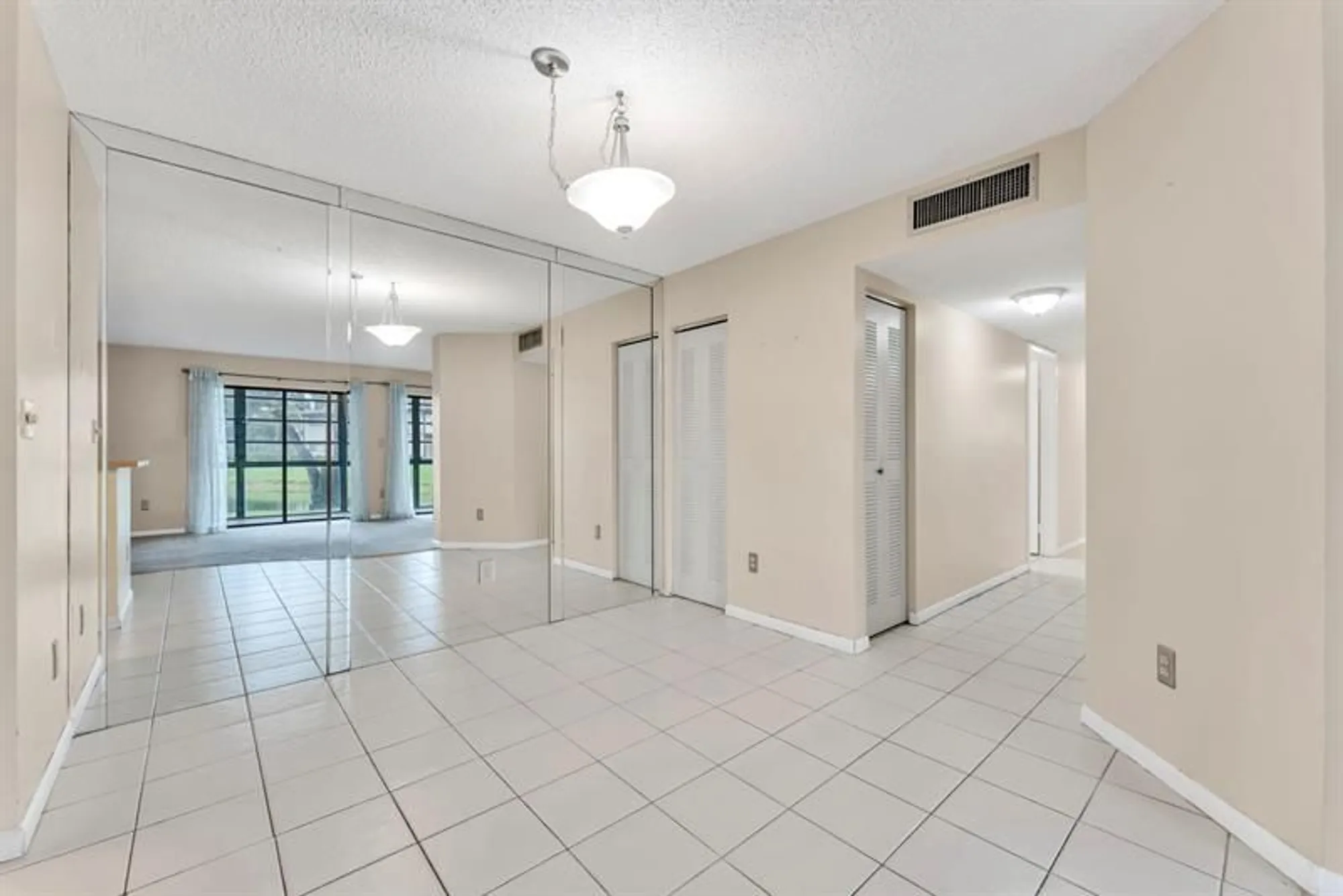 Property Slideshow image 9 of 29 | 9947 n belfort cir # 114, Tamarac, FL, 33321