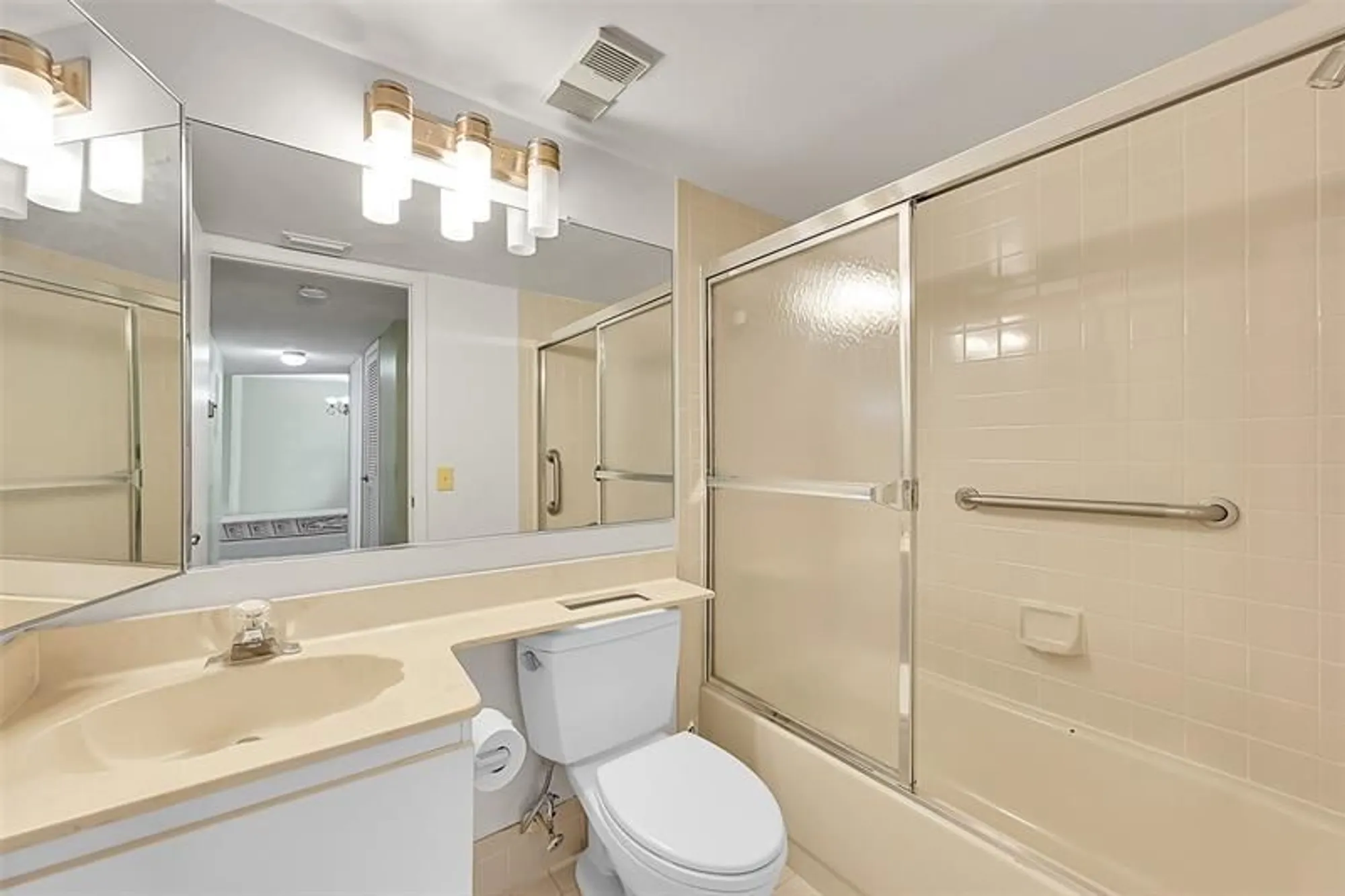 Property Slideshow image 30 of 64 | 4940 e sabal palm blvd apt 202, Tamarac, FL, 33319