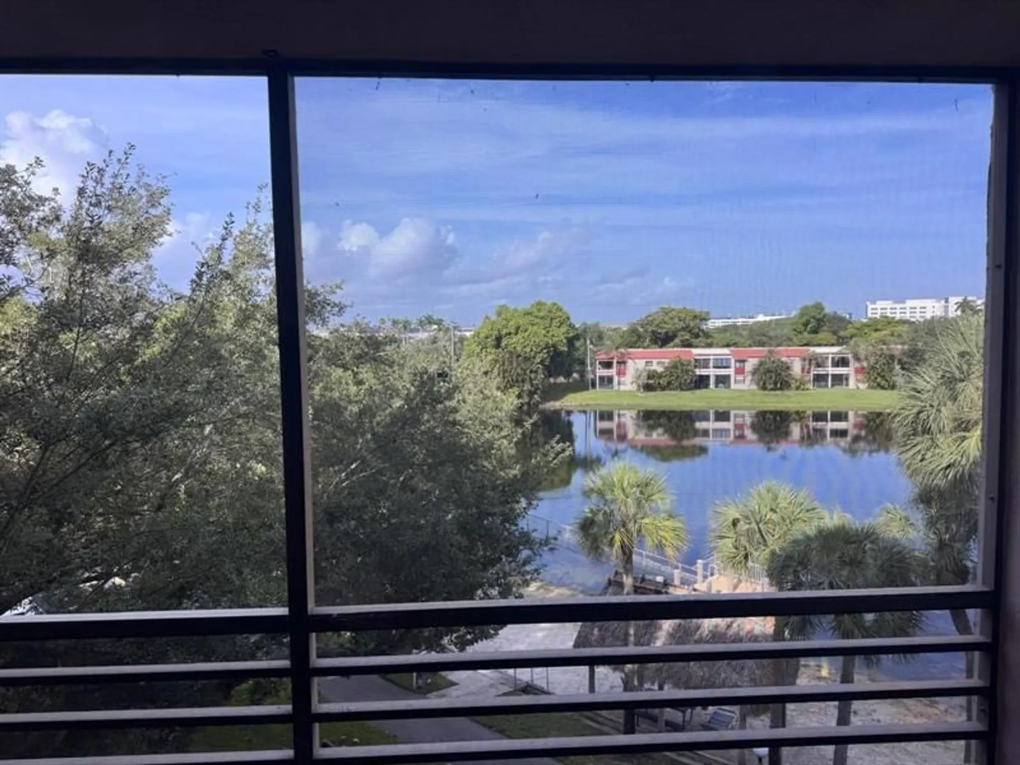 Property Slideshow image 28 of 60 | 900 colony point cir 407, Pembroke Pines, FL, 33026