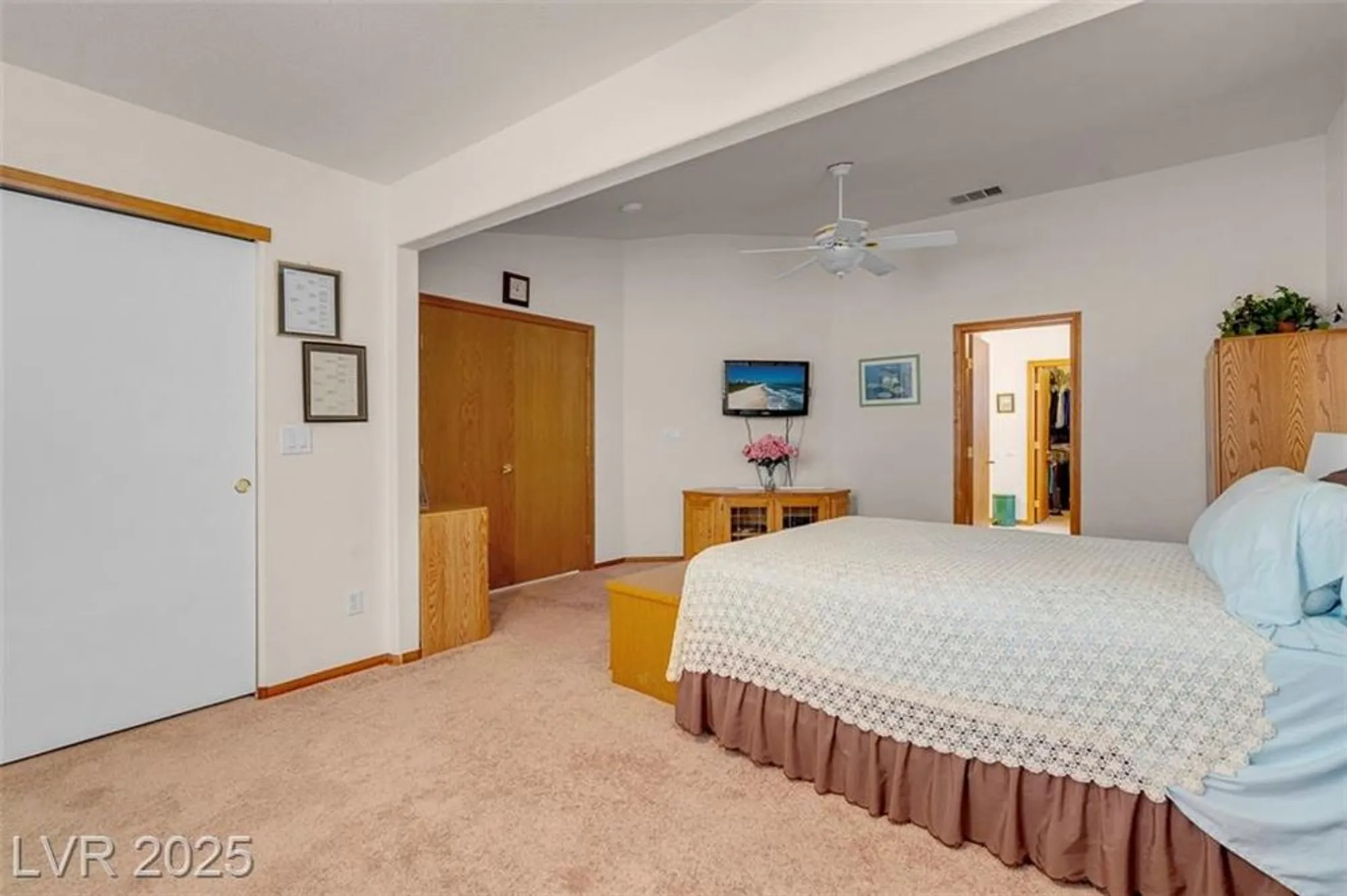 Property Slideshow image 23 of 46 | 5204 rim view ln, Las Vegas, NV, 89130
