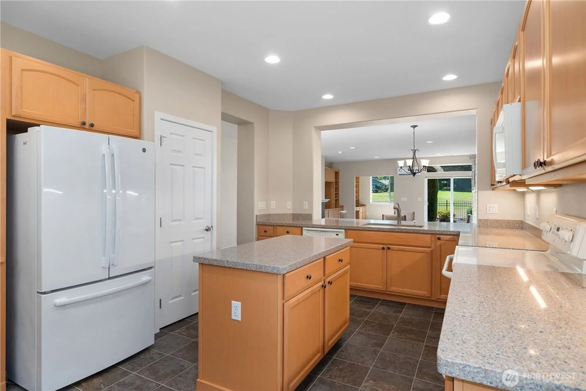 Property Slideshow image 13 of 39 | 4812 spokane st, Lacey, WA, 98516