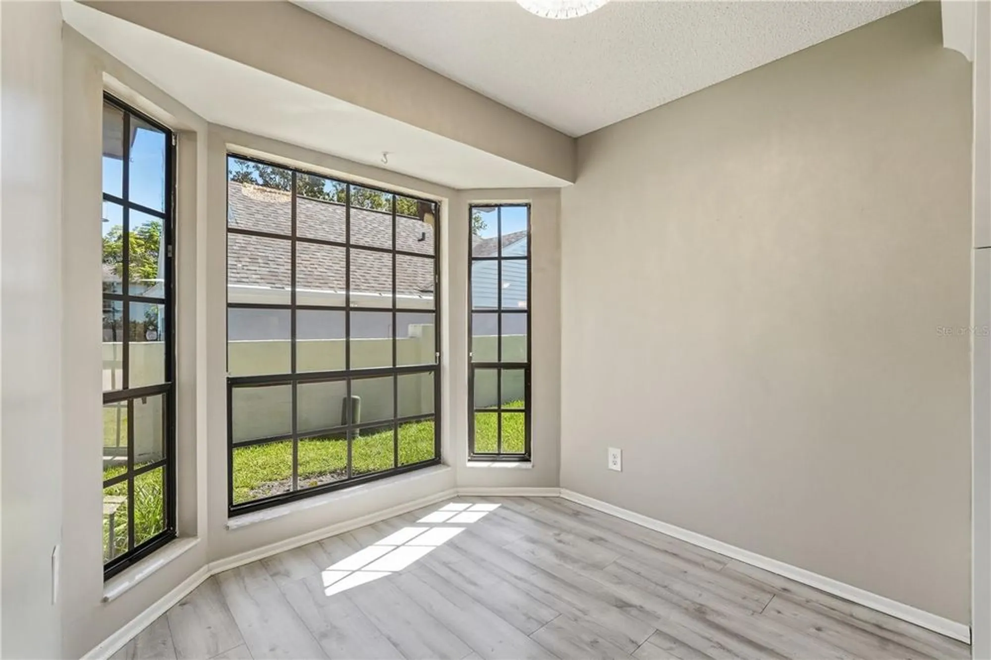 Property Slideshow image 12 of 31 | 3499 cedar ln, Palm Harbor, FL, 34684