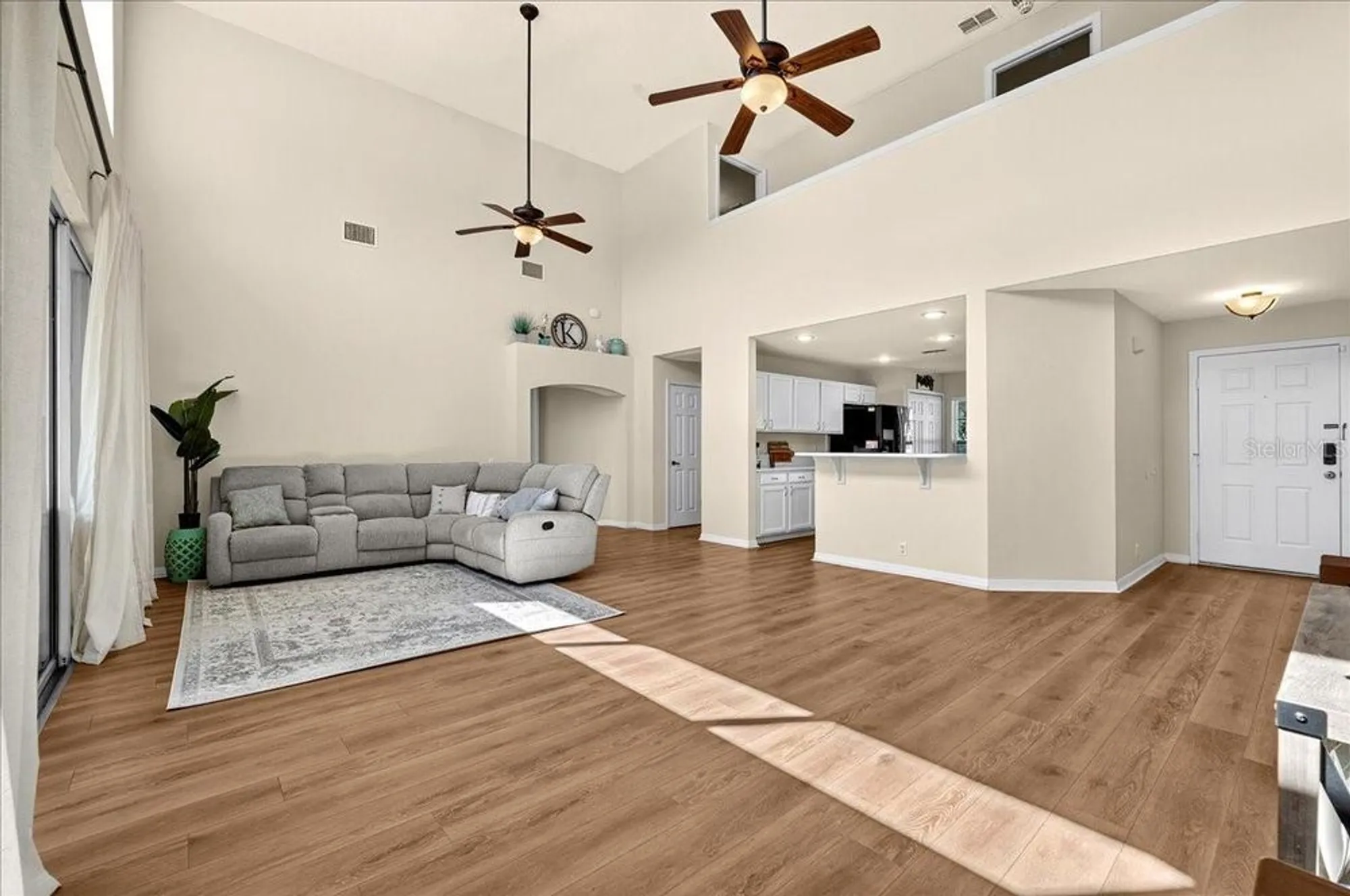 Property Slideshow image 5 of 50 | 4048 windchime ln, Lakeland, FL, 33811