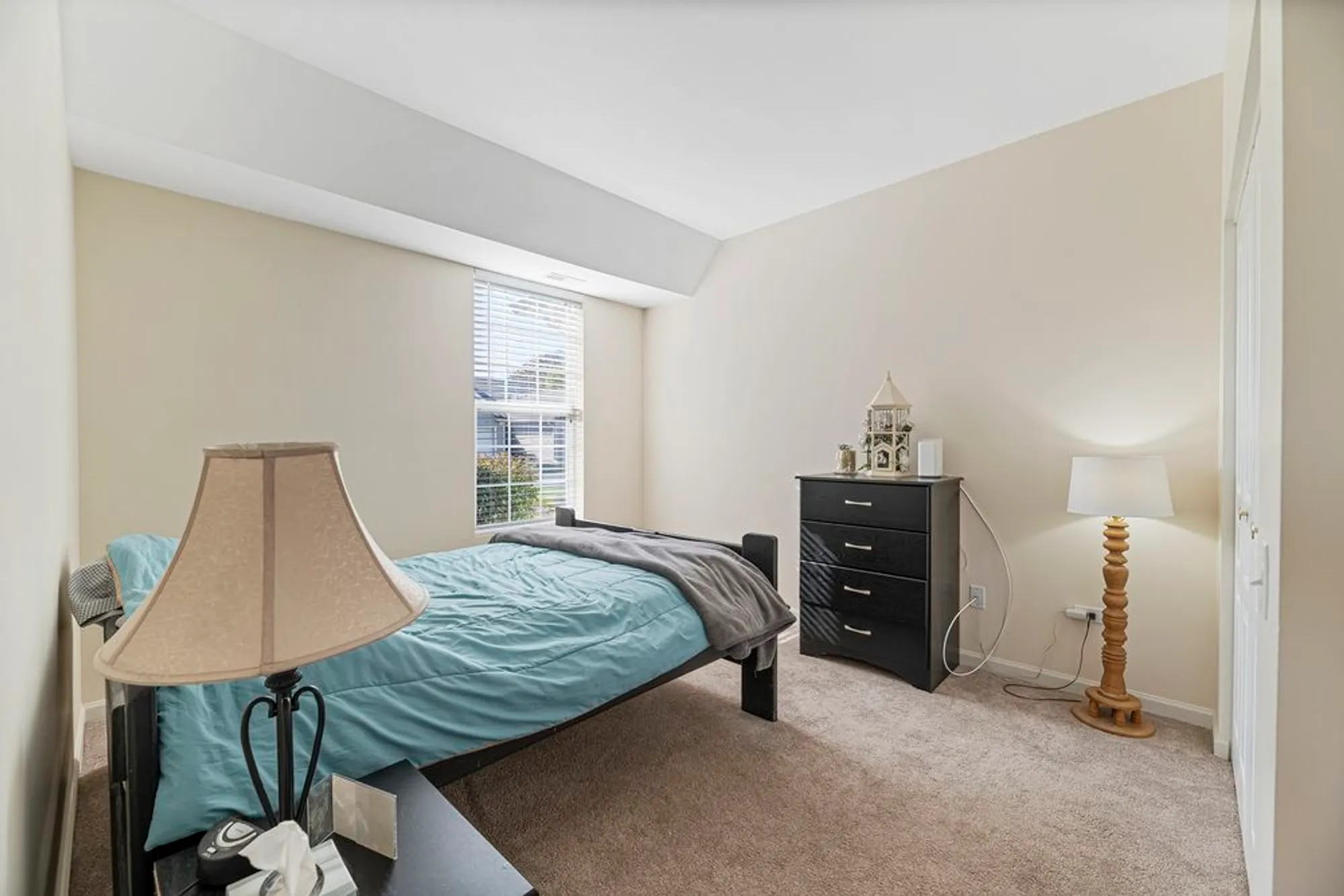 Property Slideshow image 15 of 33 | 12963 penefield ln, Huntley, IL, 60142