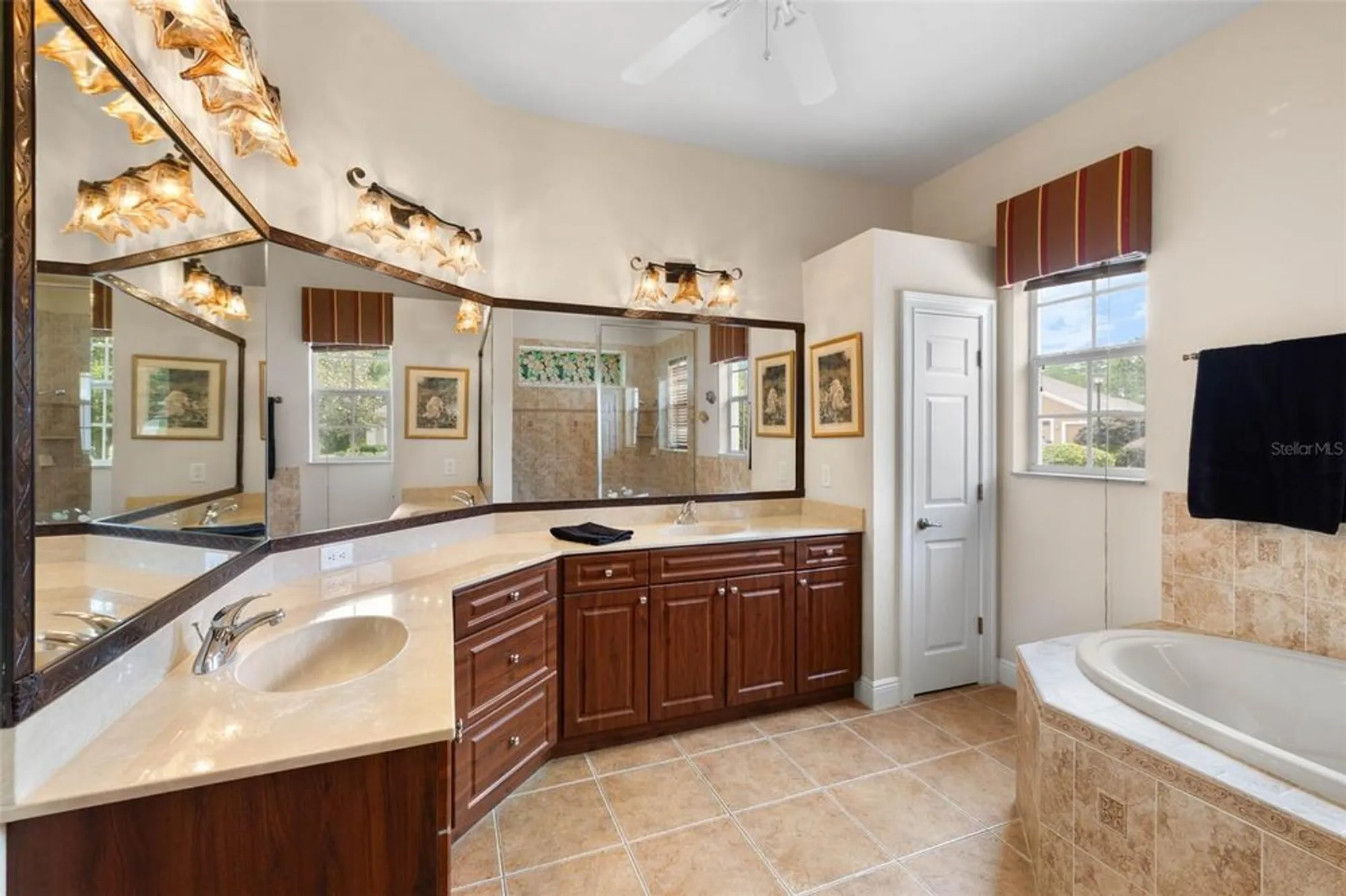 Property Slideshow image 27 of 61 | 8308 mobile cir, Weeki Wachee, FL, 34613