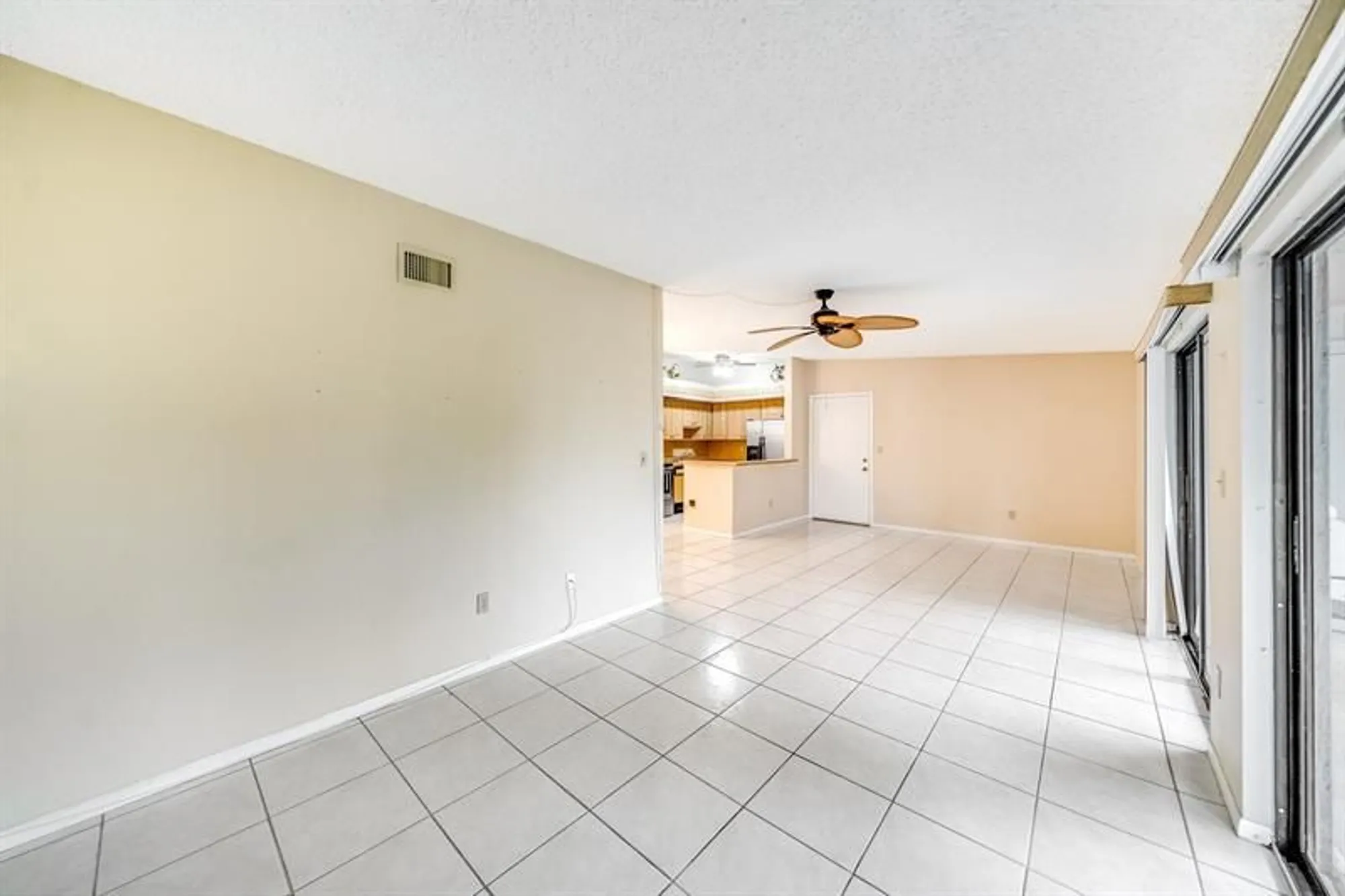Property Slideshow image 6 of 30 | 9933 n belfort cir 201, Tamarac, FL, 33321