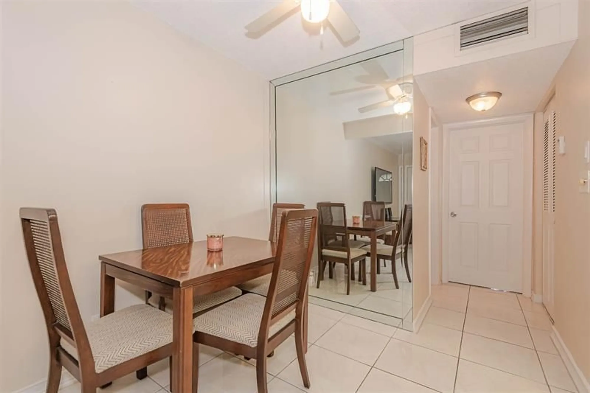 Property Slideshow image 7 of 36 | 3071 nw 47th ter 317, Lauderdale Lakes, FL, 33313