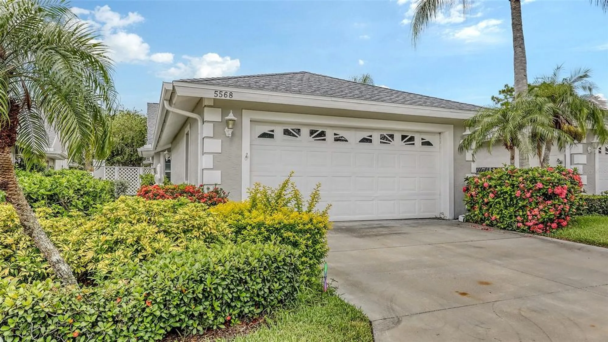 Property Slideshow image 4 of 35 | 5568 country club way, Sarasota, FL, 34243