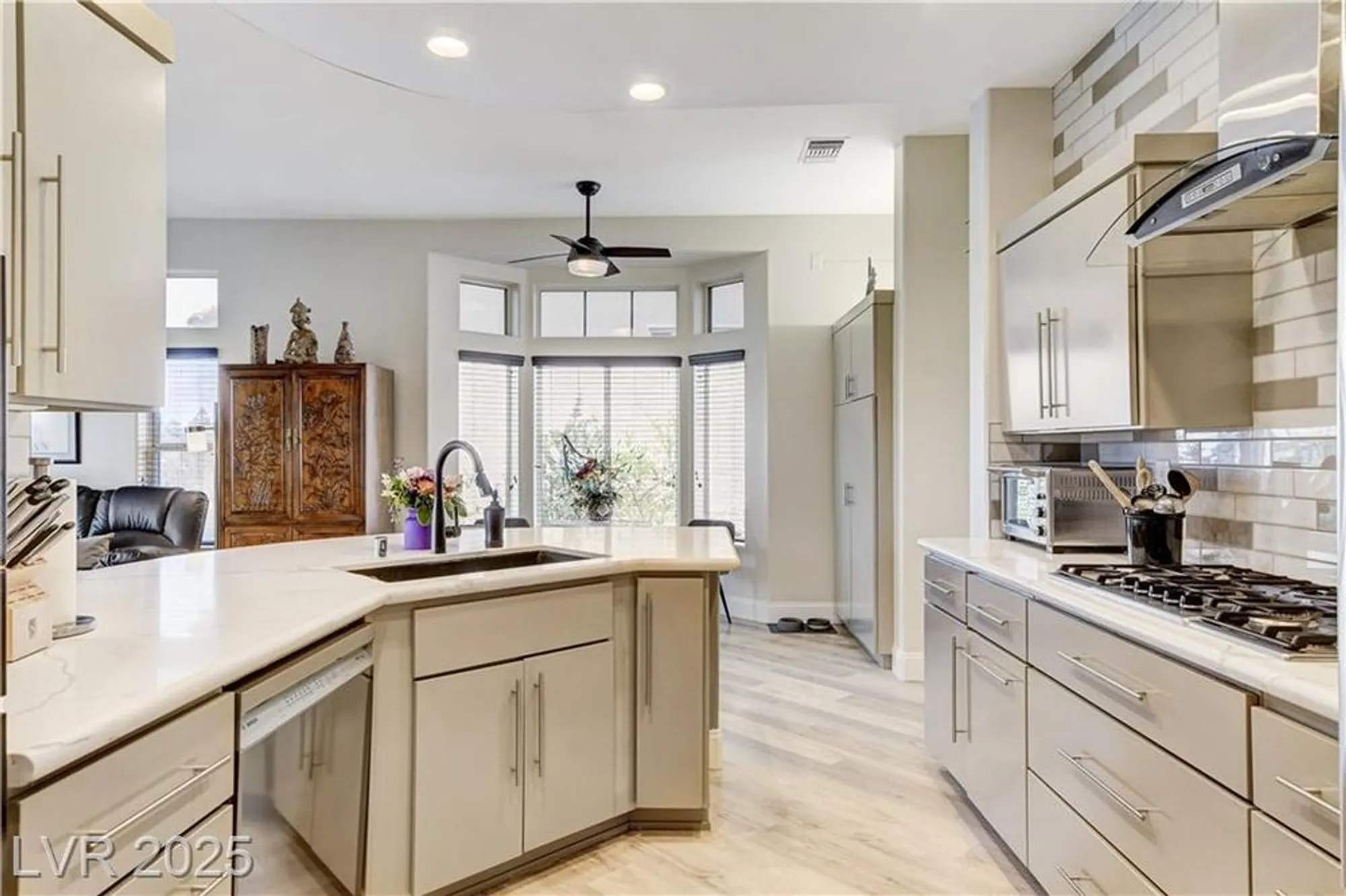 Property Slideshow image 28 of 80 | 2832 castle bar dr, Las Vegas, NV, 89134