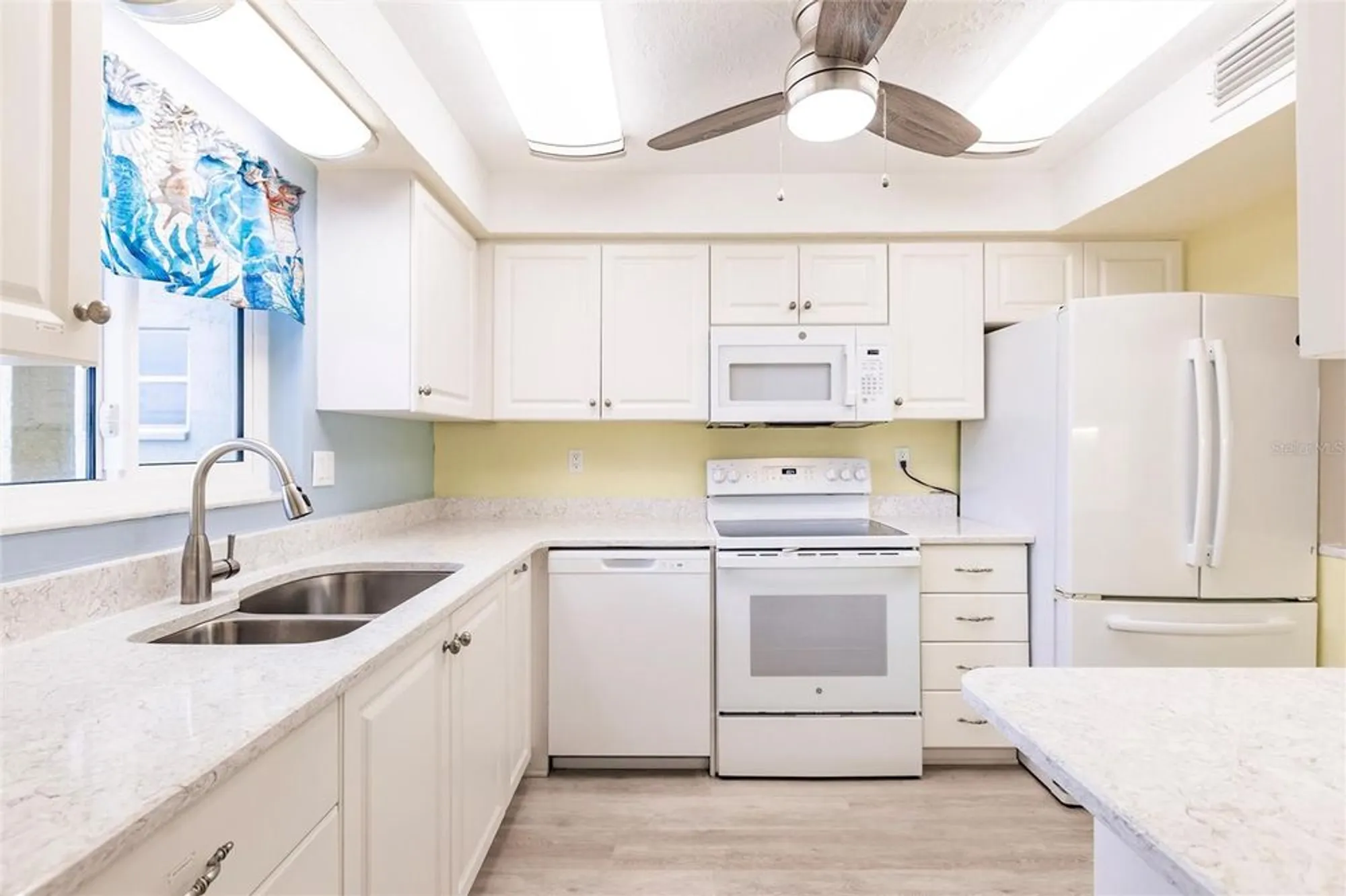 Property Slideshow image 9 of 64 | 3635 lake bayshore dr j-410, Bradenton, FL, 34205