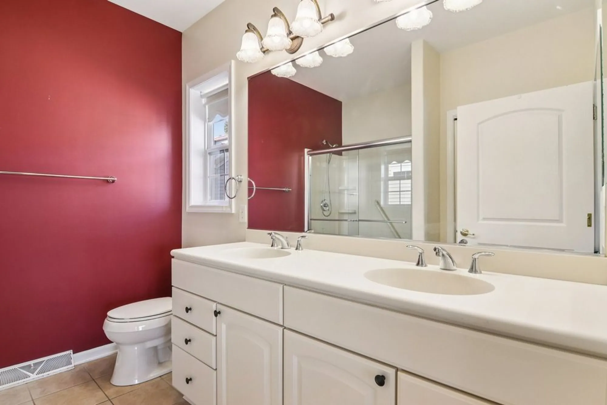 Property Slideshow image 20 of 39 | 328 legacy ct, Grayslake, IL, 60030