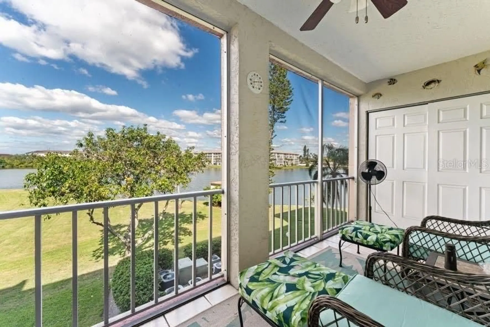 Property Slideshow image 19 of 28 | 3915 lake bayshore dr, Bradenton, FL, 34205