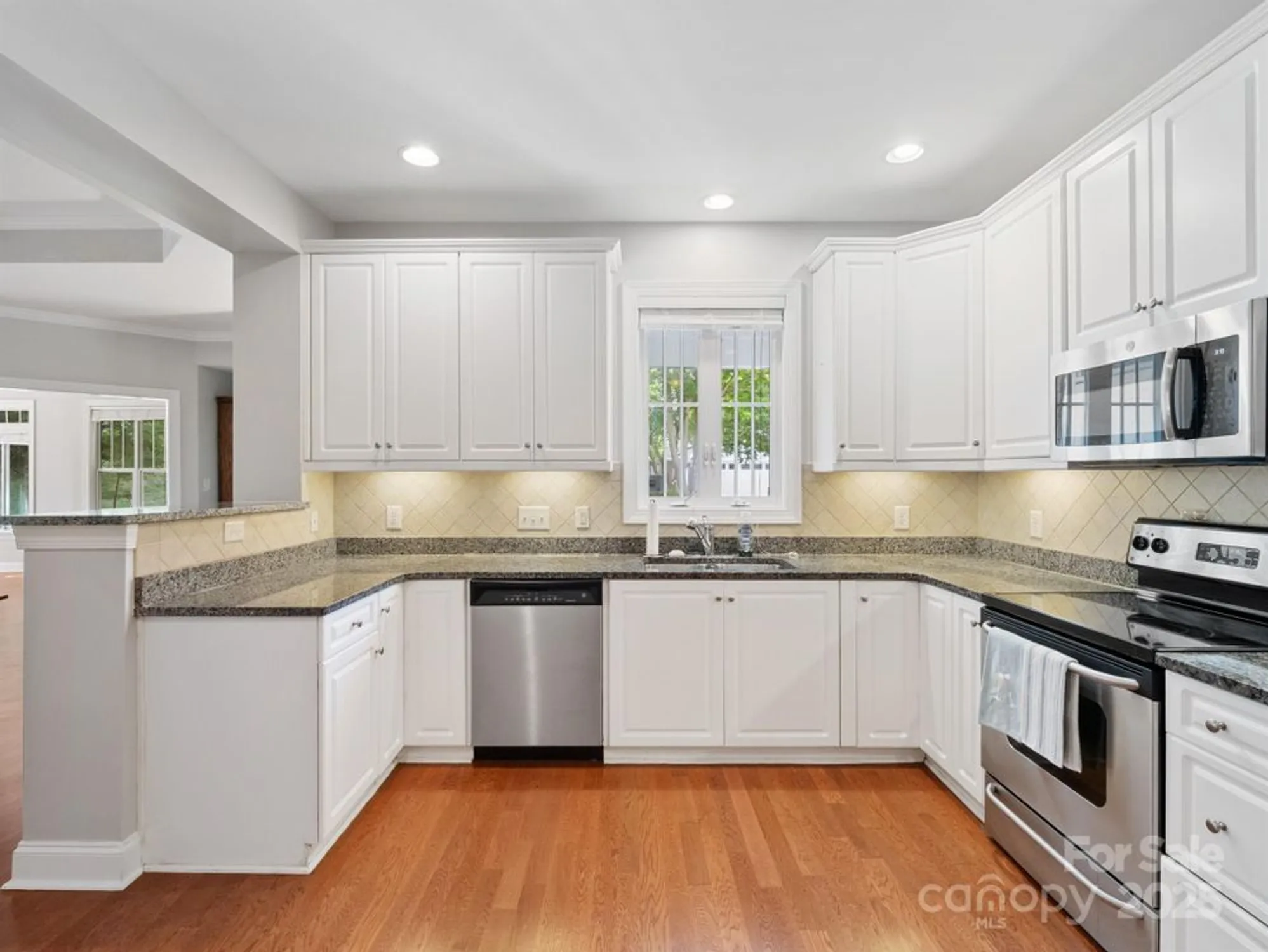 Property Slideshow image 13 of 37 | 10875 casetta dr, Matthews, NC, 28105