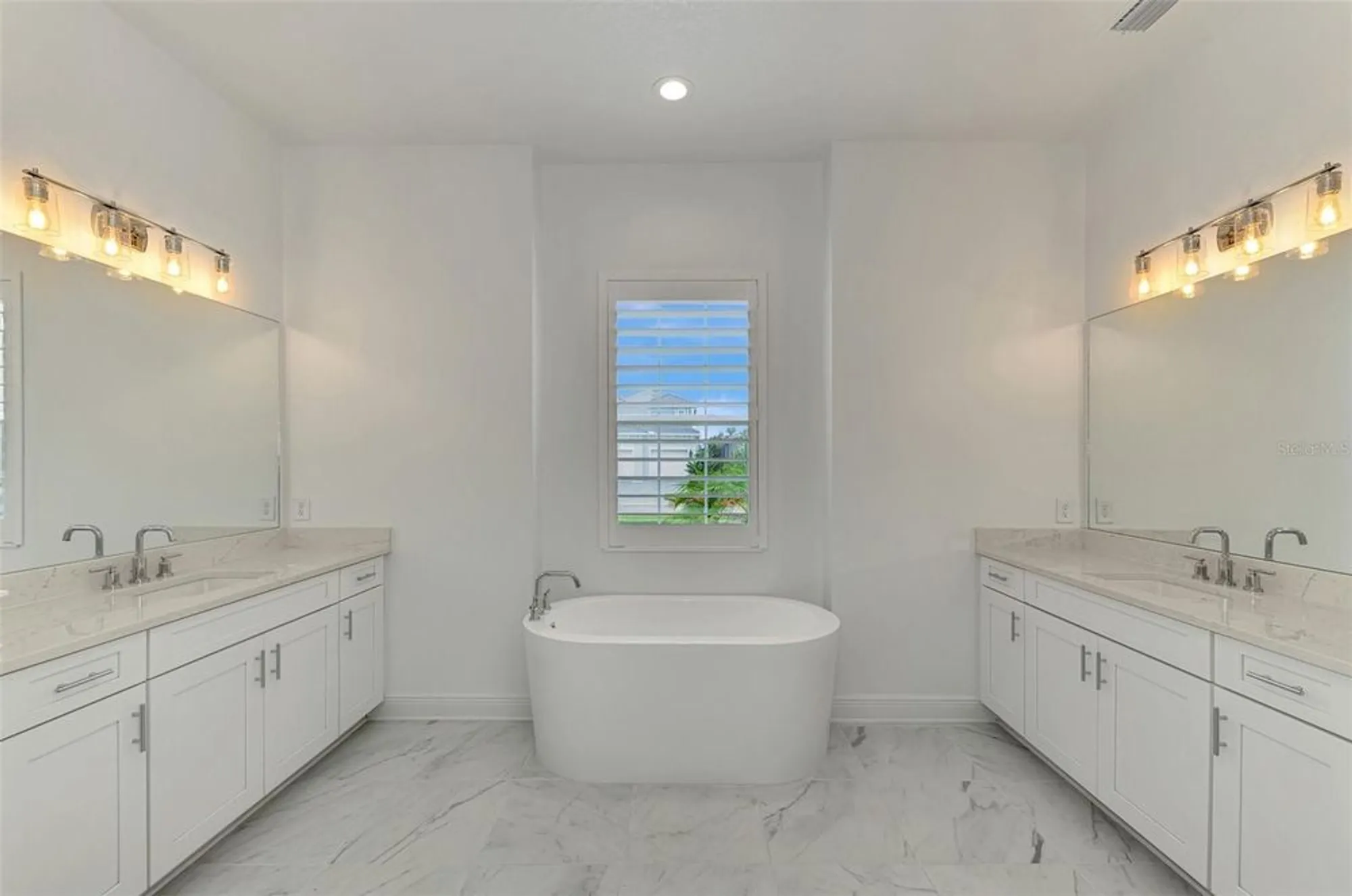 Property Slideshow image 36 of 92 | 21353 holmes cir, Venice, FL, 34293