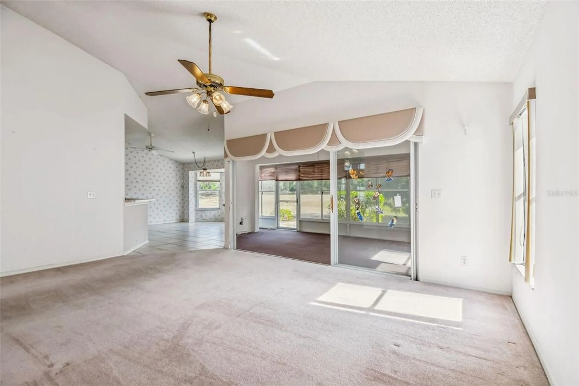 Property Slideshow image 13 of 39 | 2305 e del webb blvd, Sun City Center, FL, 33573