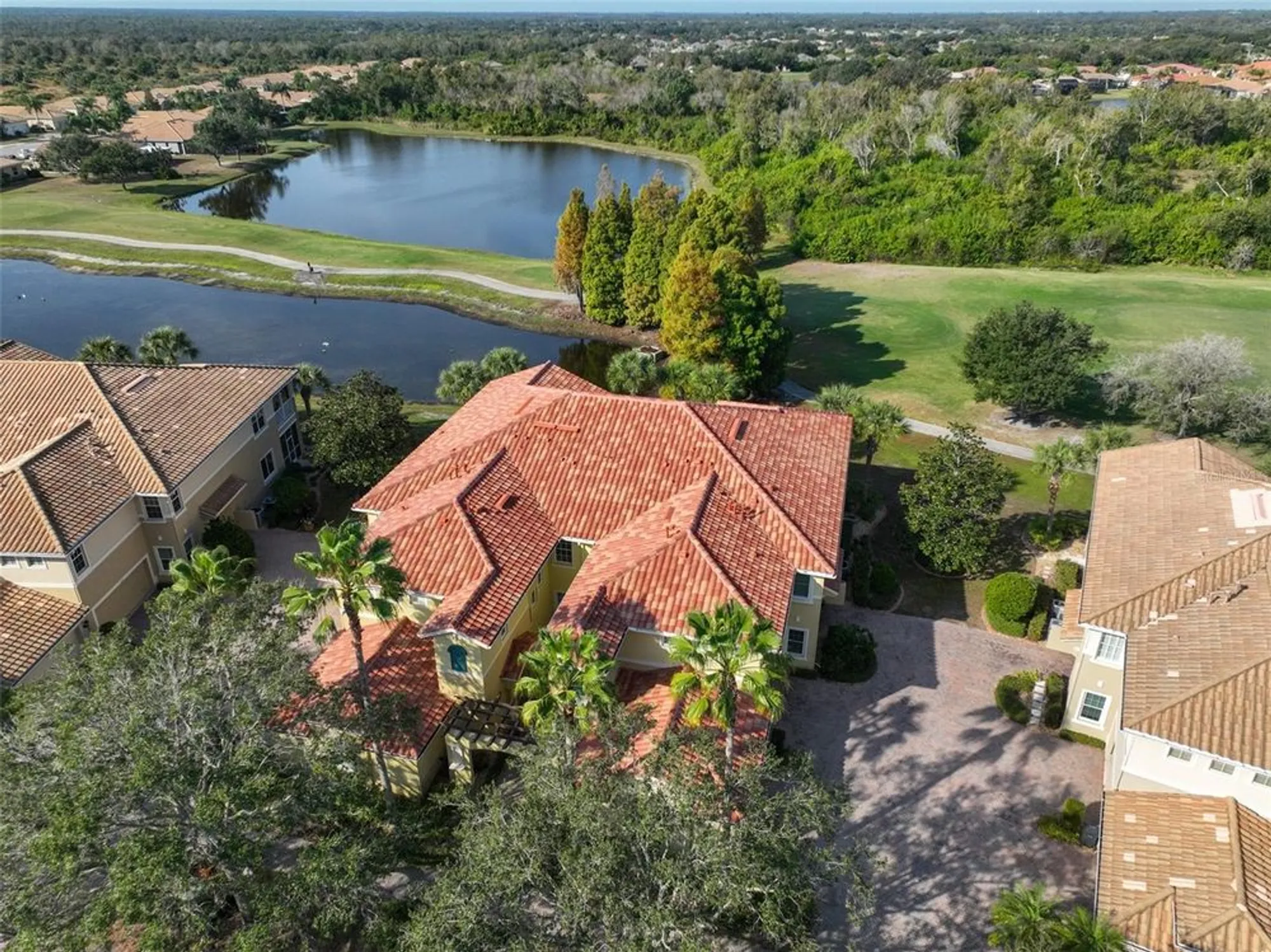 Property Slideshow image 43 of 56 | 1417 emerald dunes dr, Sun City Center, FL, 33573