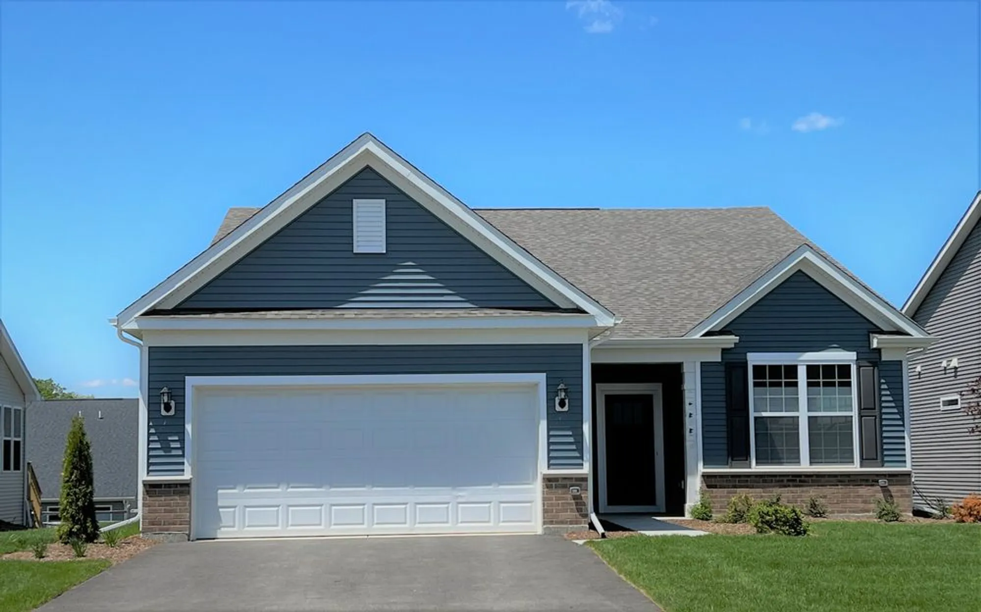 Property Slideshow image 1 of 15 | , Lindenhurst, IL, 60046