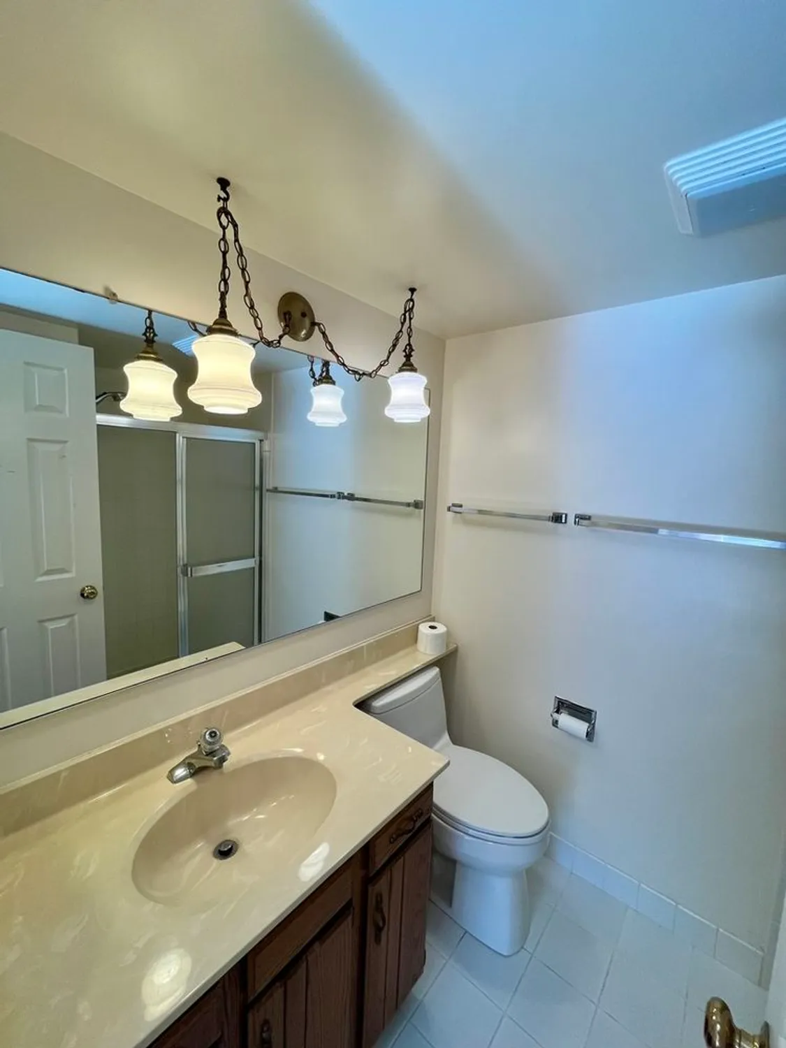 Property Slideshow image 19 of 43 | 315 bluff ct c, Lake Barrington, IL, 60010