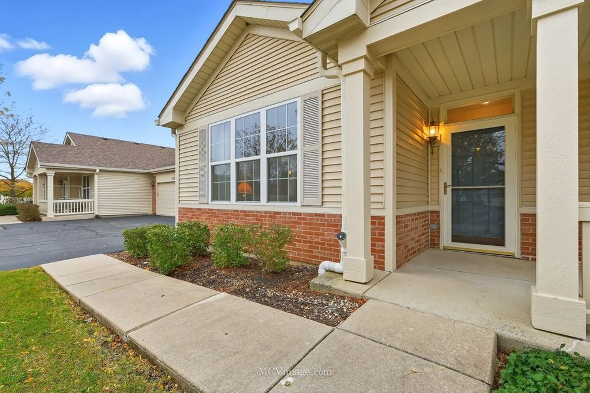 Property Slideshow image 8 of 34 | 21525 lake saint clair dr, Crest Hill, IL, 60403