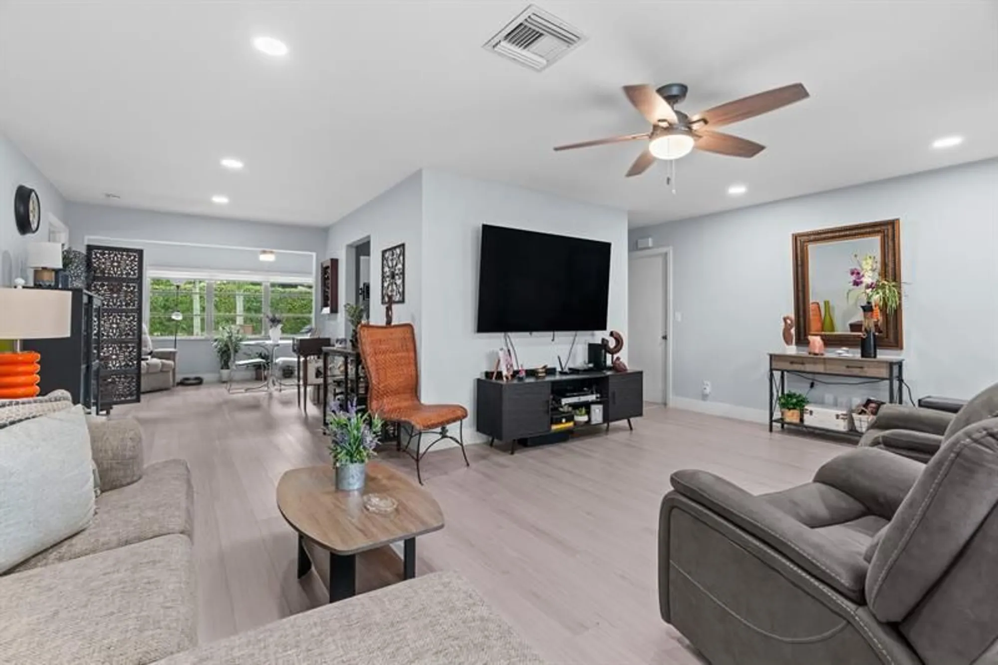 Property Slideshow image 5 of 63 | 1025 nw 90th way, Plantation, FL, 33322