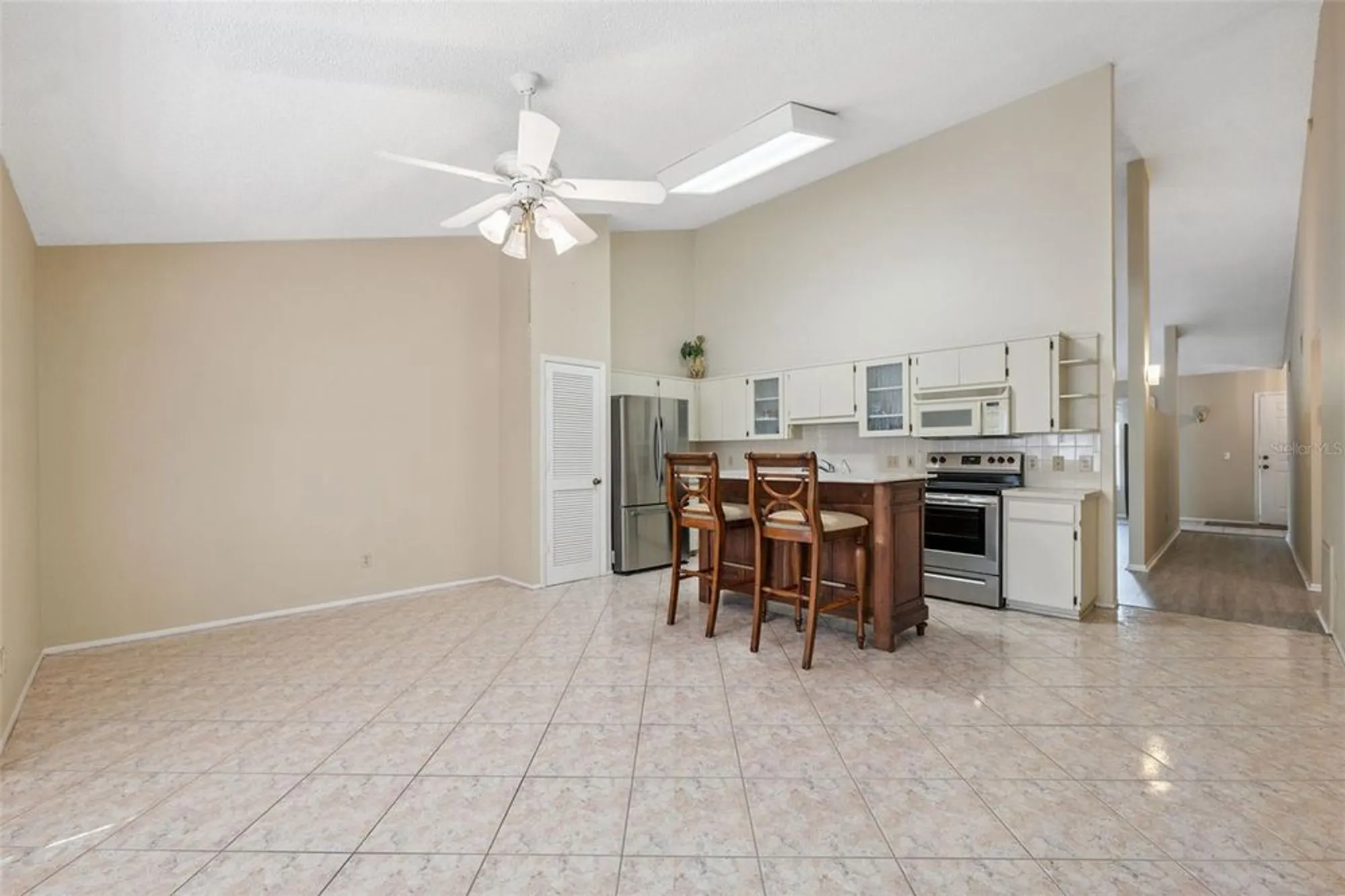 Property Slideshow image 13 of 49 | 2192 swedish dr 26, Clearwater, FL, 33763