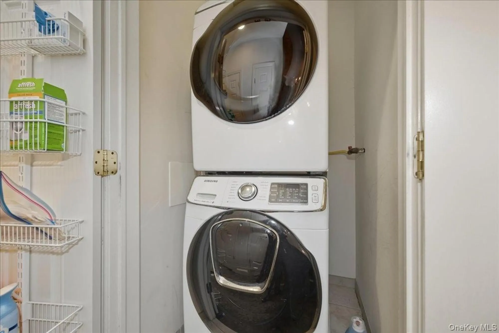 Property Slideshow image 26 of 36 | 133 spring dr # 133, East Meadow, NY, 11554