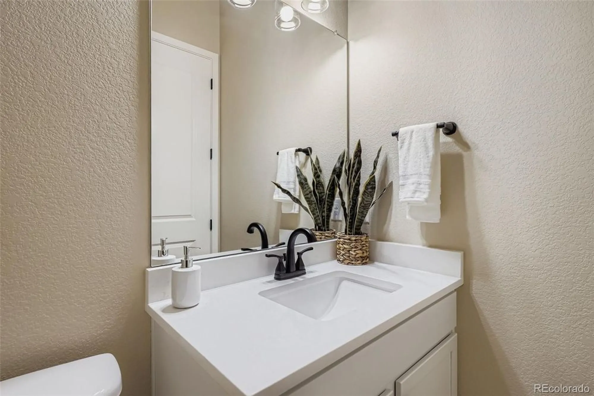 Property Slideshow image 11 of 36 | 2011 grayside cir, Castle Rock, CO, 80109