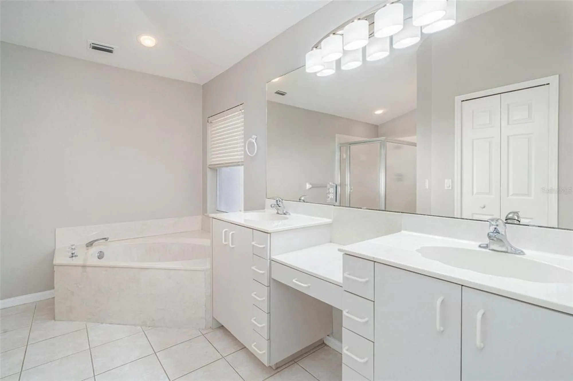 Property Slideshow image 11 of 55 | 3101 club dr 220, Port Charlotte, FL, 33953