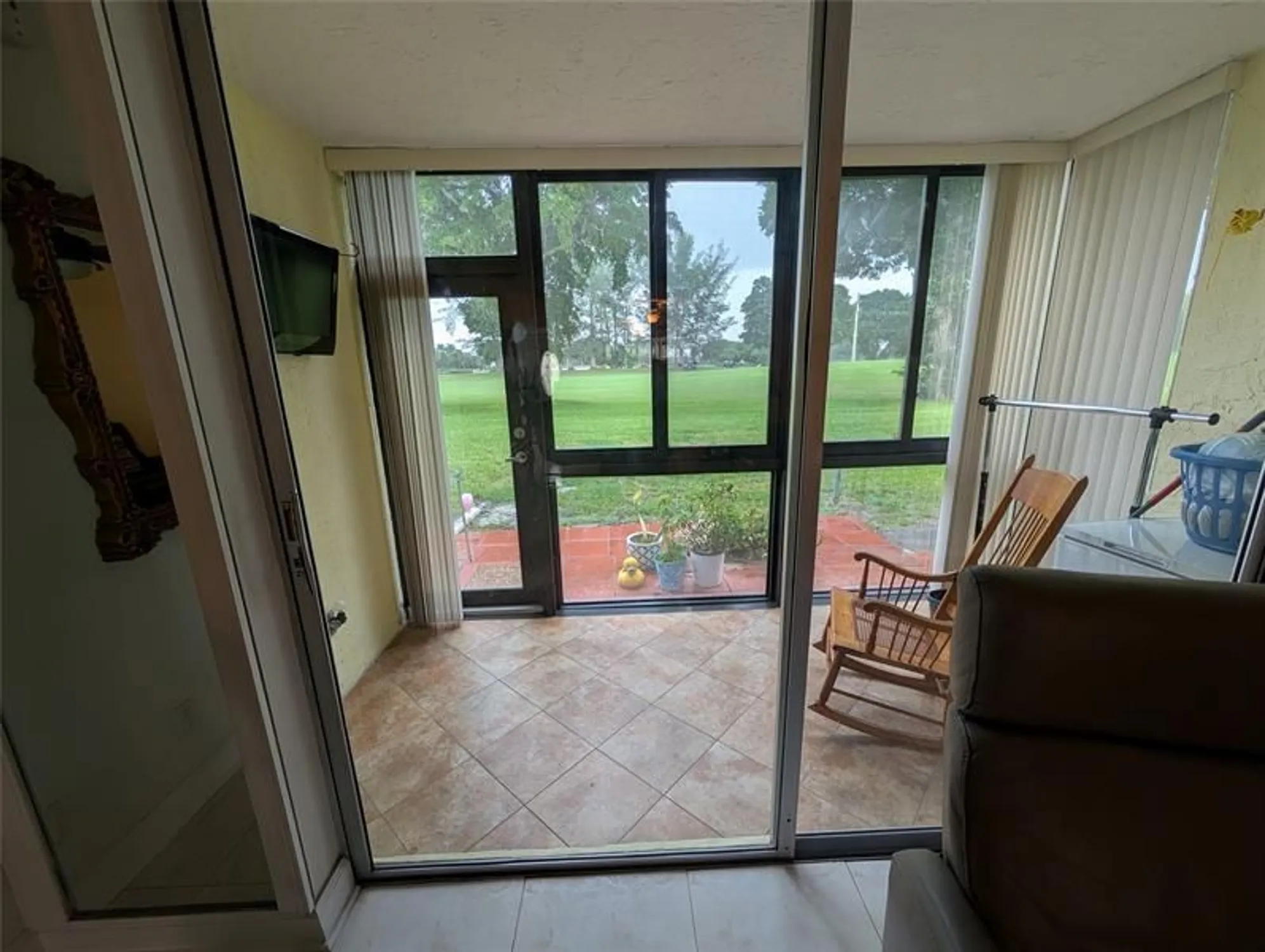 Property Slideshow image 7 of 9 | 9300 n hollybrook lake dr apt 106, Pembroke Pines, FL, 33025