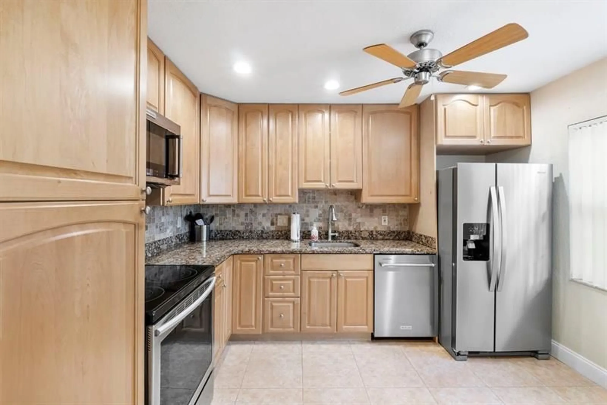 Property Slideshow image 9 of 38 | 21452 juego cir apt 31a, Boca Raton, FL, 33433