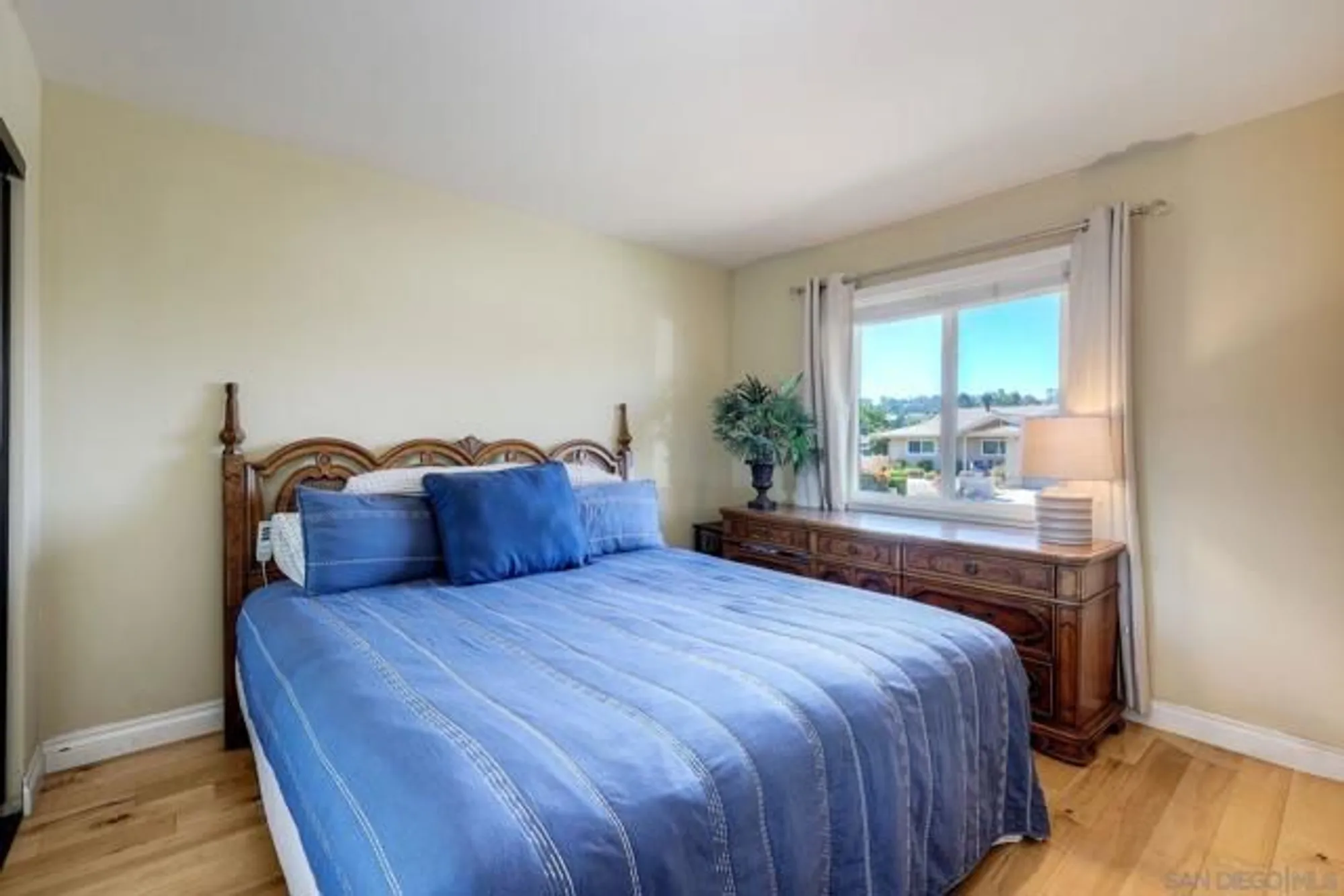 Property Slideshow image 18 of 34 | 12528 niego ln, San Diego, CA, 92128