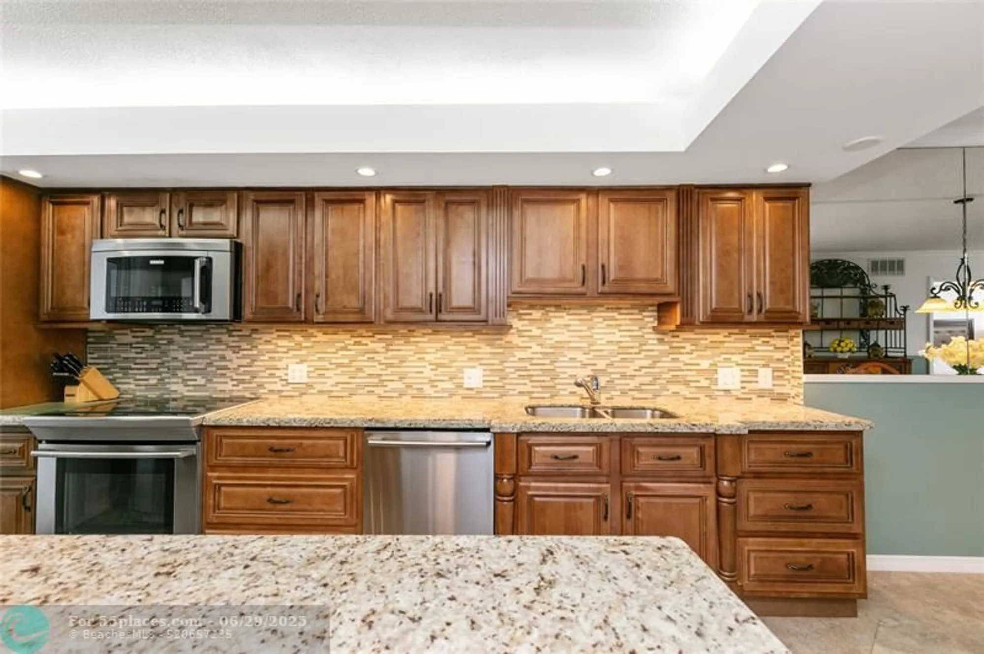 Property Slideshow image 9 of 39 | 2731 ne 14th street cswy 605, Pompano Beach, FL, 33062