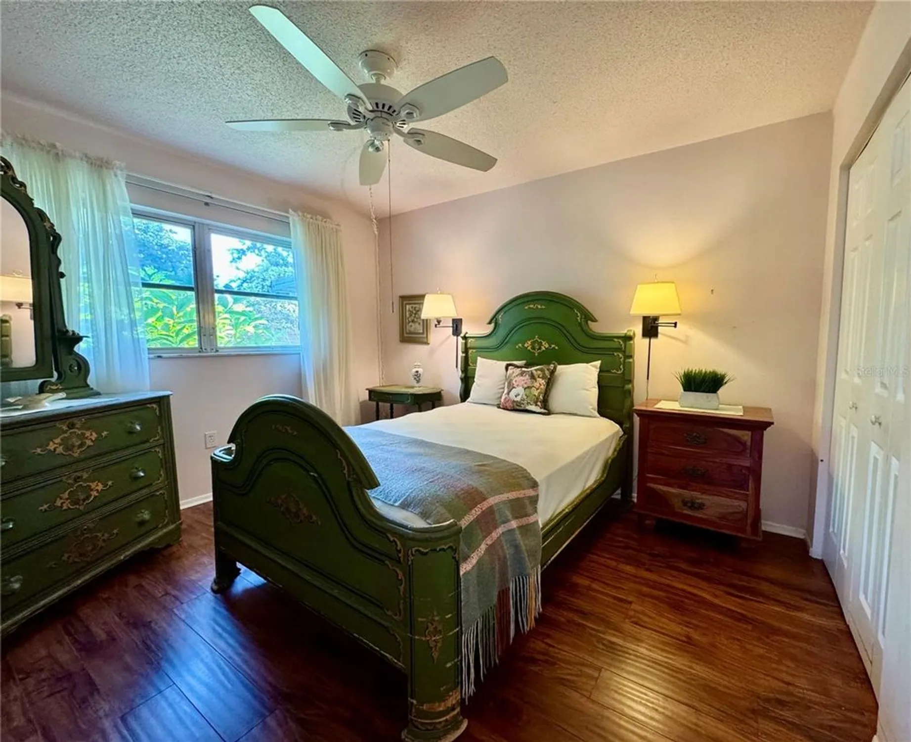 Property Slideshow image 15 of 20 | 857 cambridge ct, Dunedin, FL, 34698